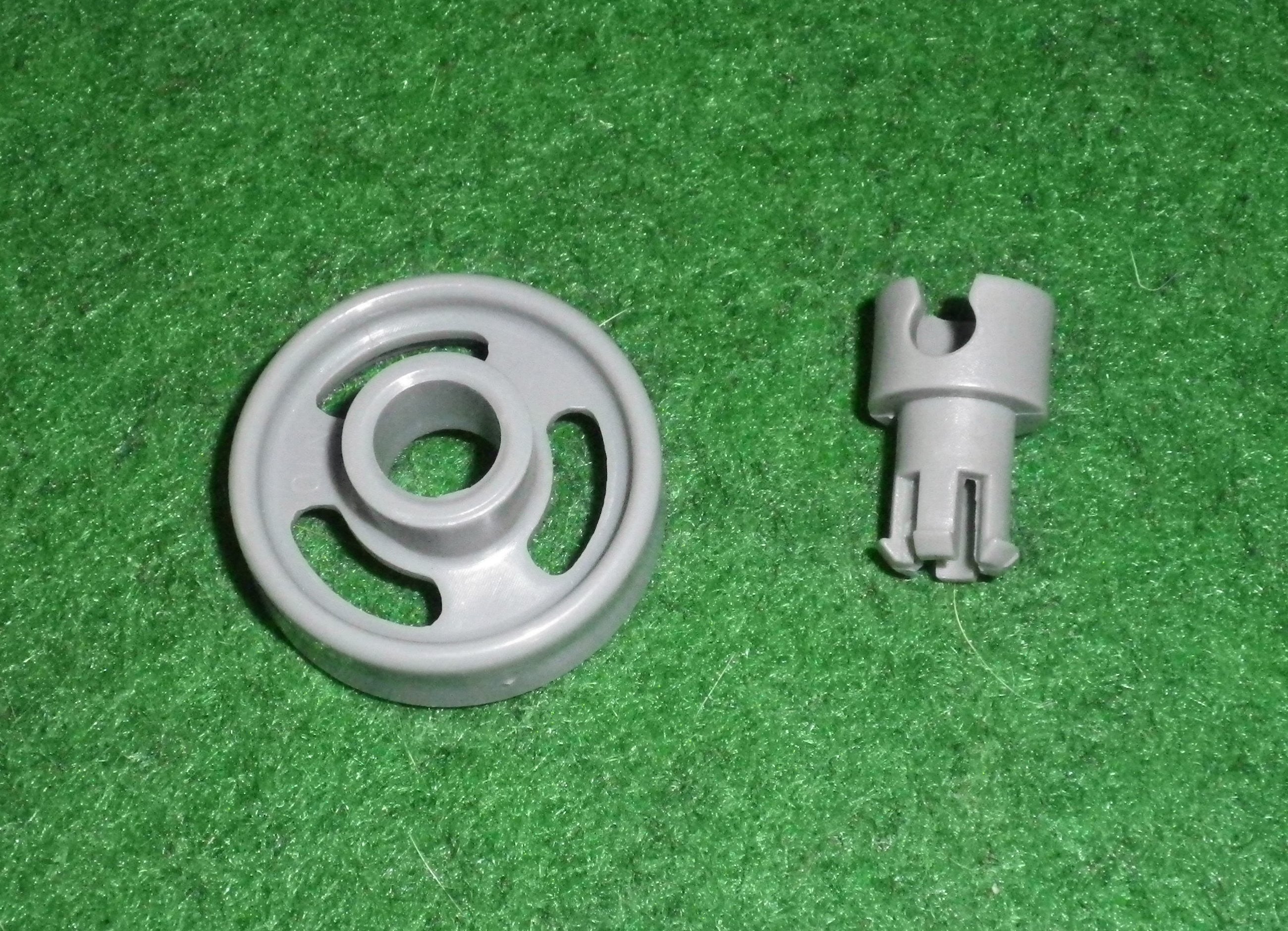 Fisher & Paykel DW60CEW1 Dishwasher Bottom Basket Wheel, Genuine Part H0120200345K
