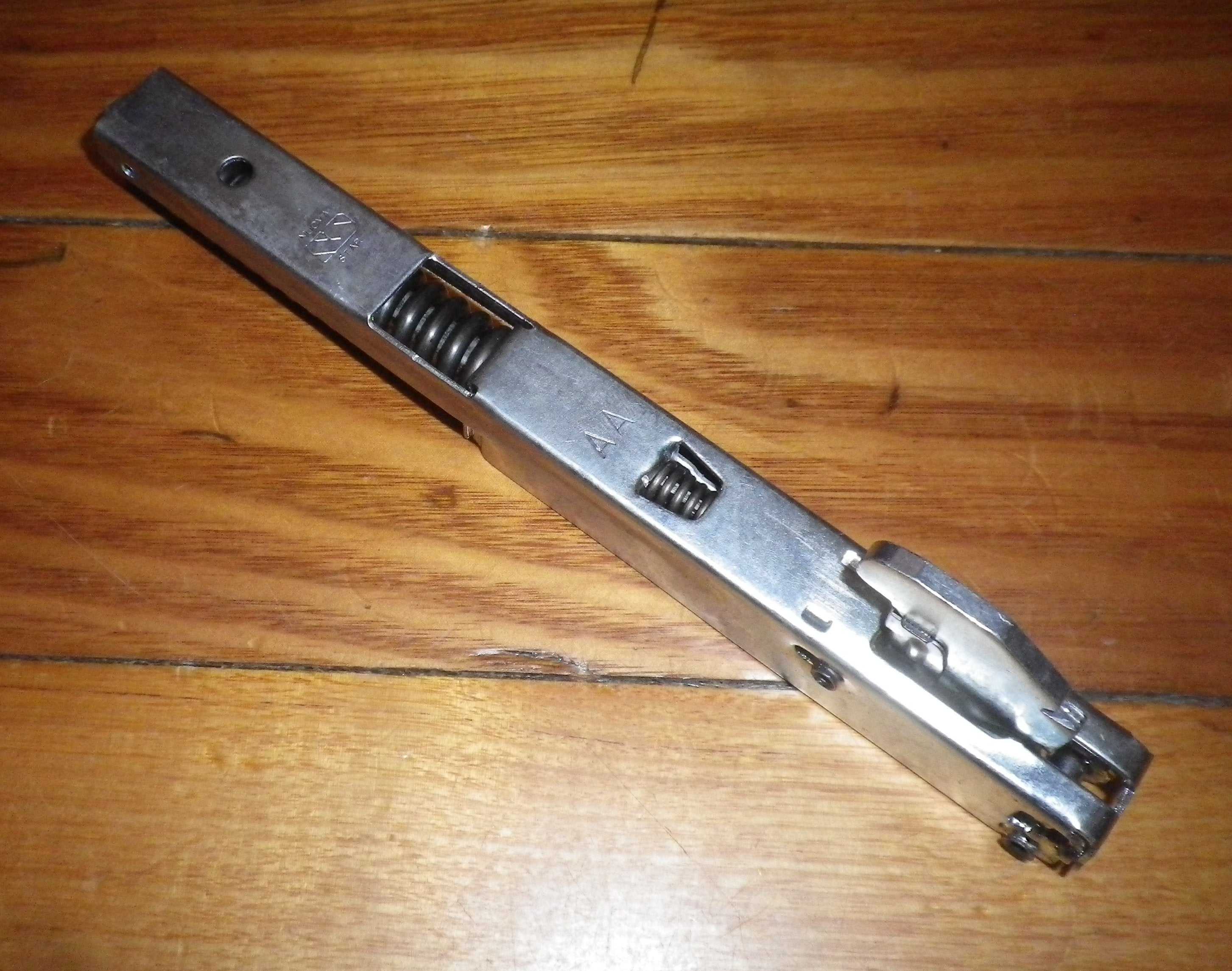 Fisher & Paykel OB60SL7DEX1 Genuine Oven Door Hinge - Part No. FP550248