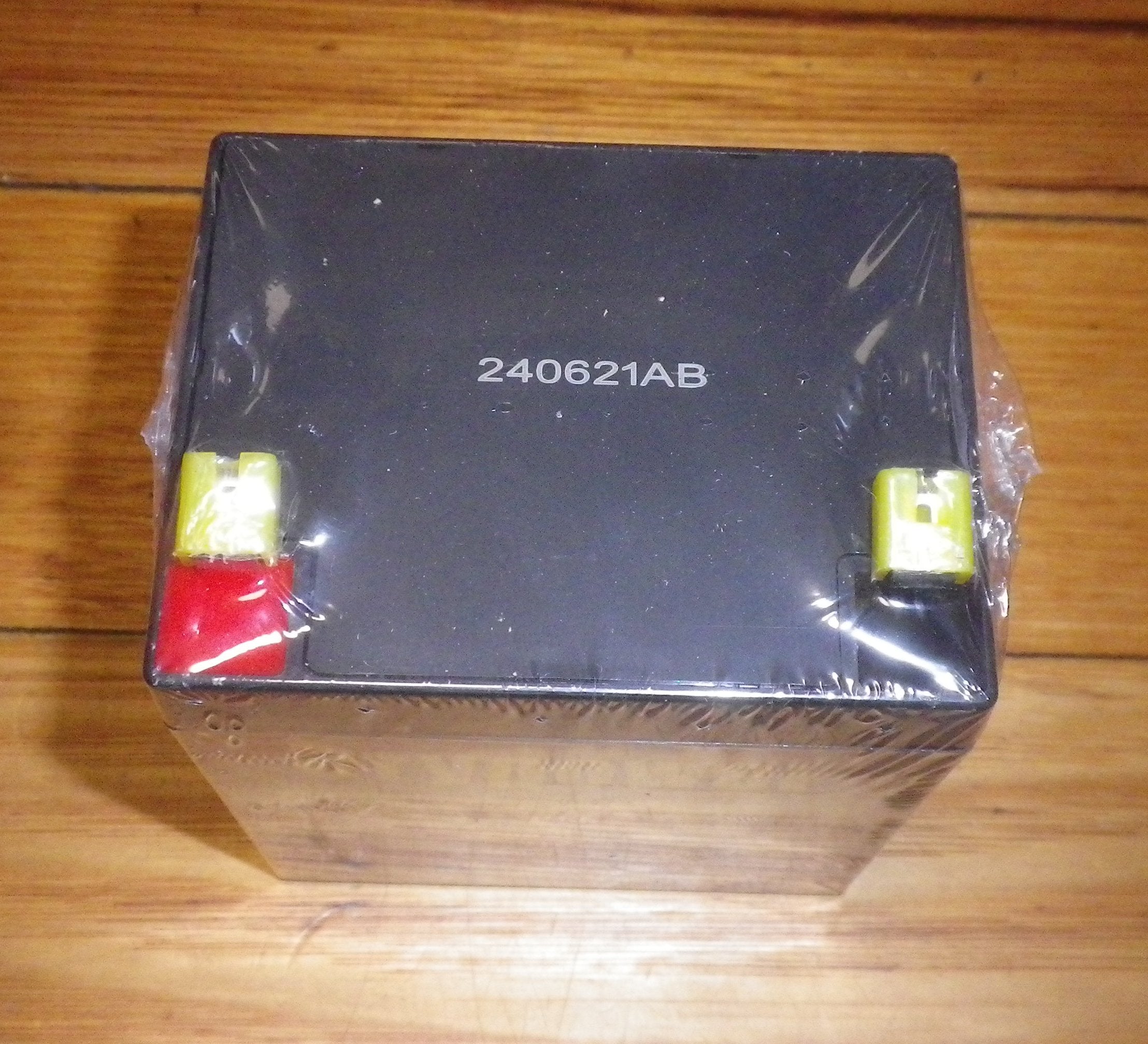12V 5AH DryPower Sealed Lead Acid Battery with 4.8mm Spade Terminals - Part # 12SB5P