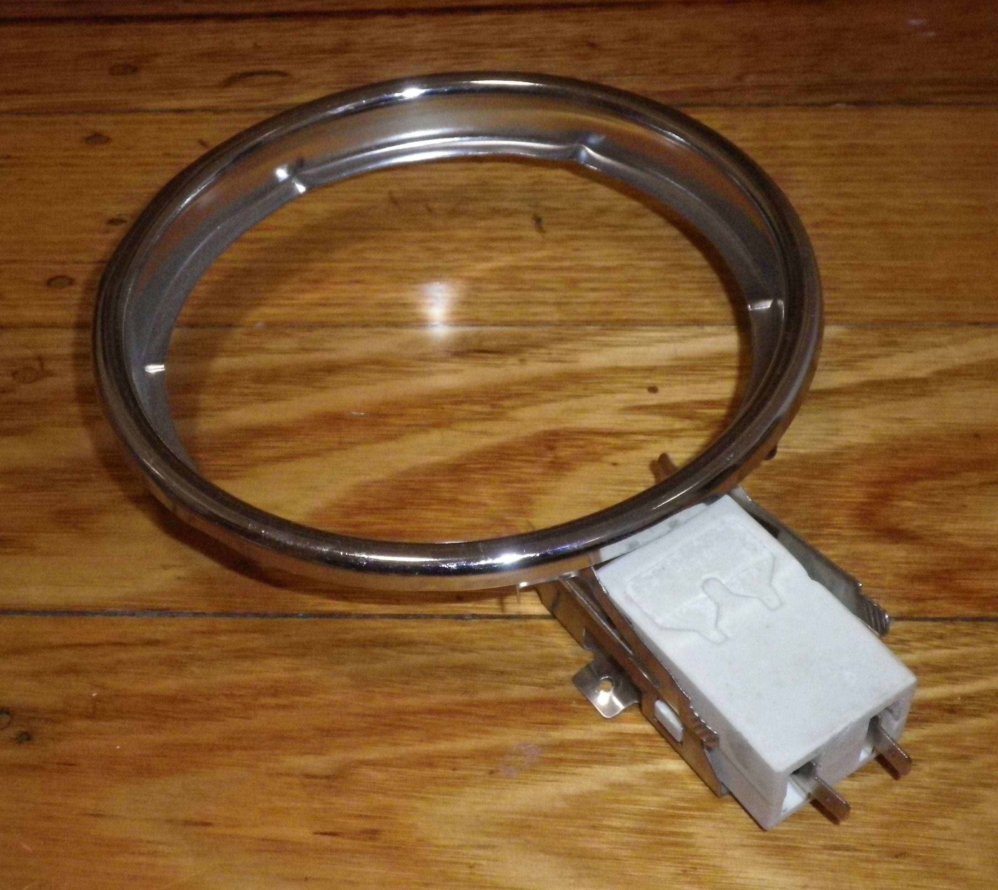 Chef 145mm Stove Trim Ring and Receptacle Socket - Part Number SE38B