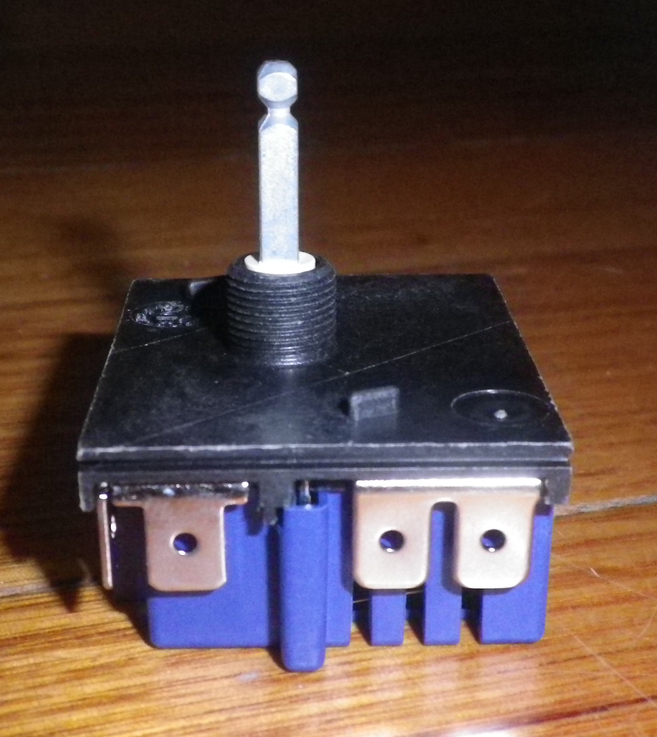Universal Isolated Pilot Simmerstat Control - Part No. 0534001655GC