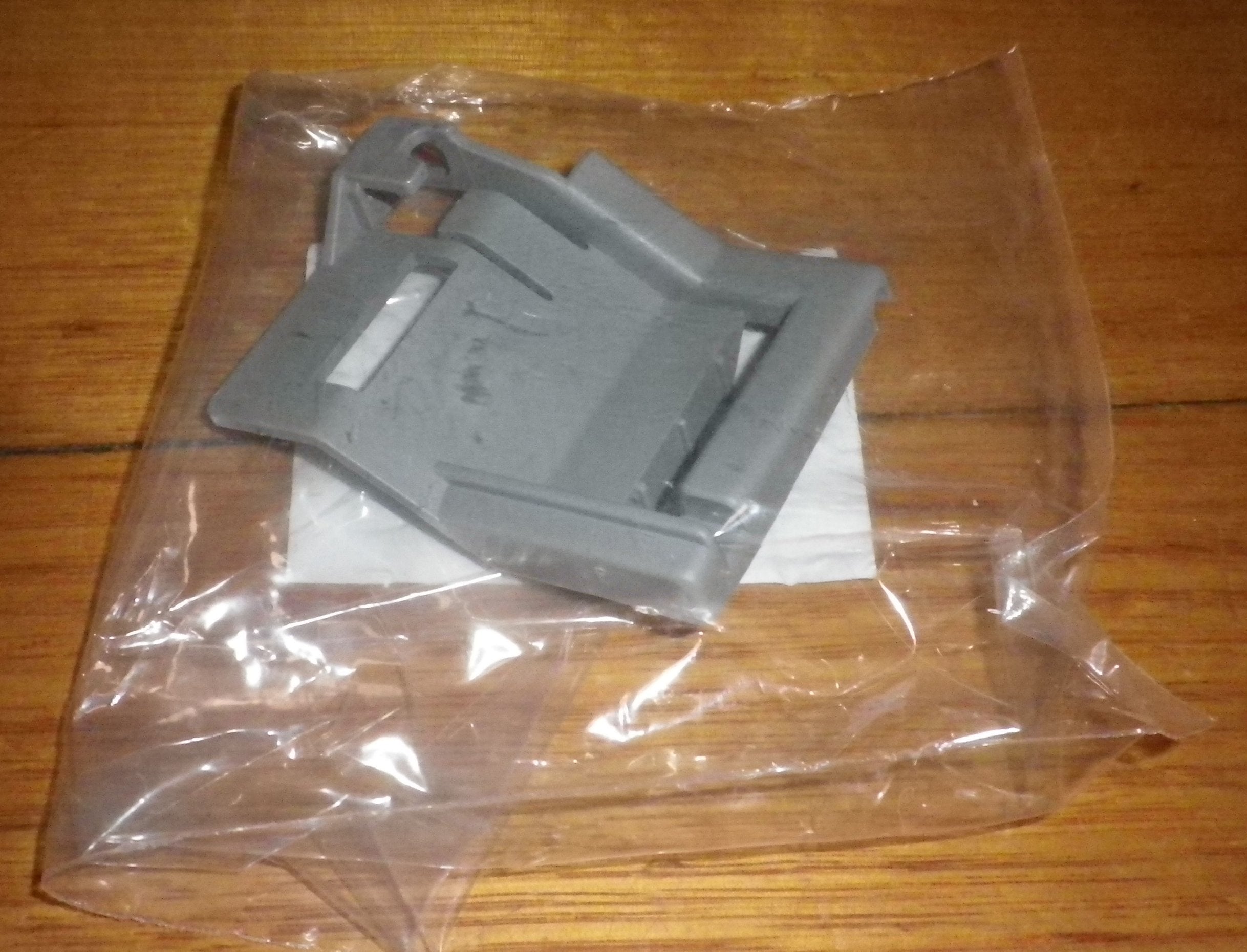Bosch SGI, SGS, SGU Series Lower Dishwasher Basket Tyne Clamps - Part # 167273