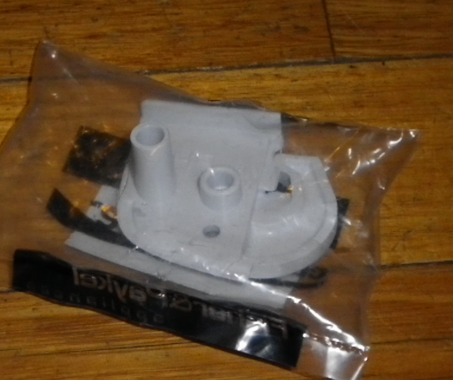 Fisher & Paykel Early White Left-Handed Door Closing Hook Stop for Refrigerators - Part Number FP842242