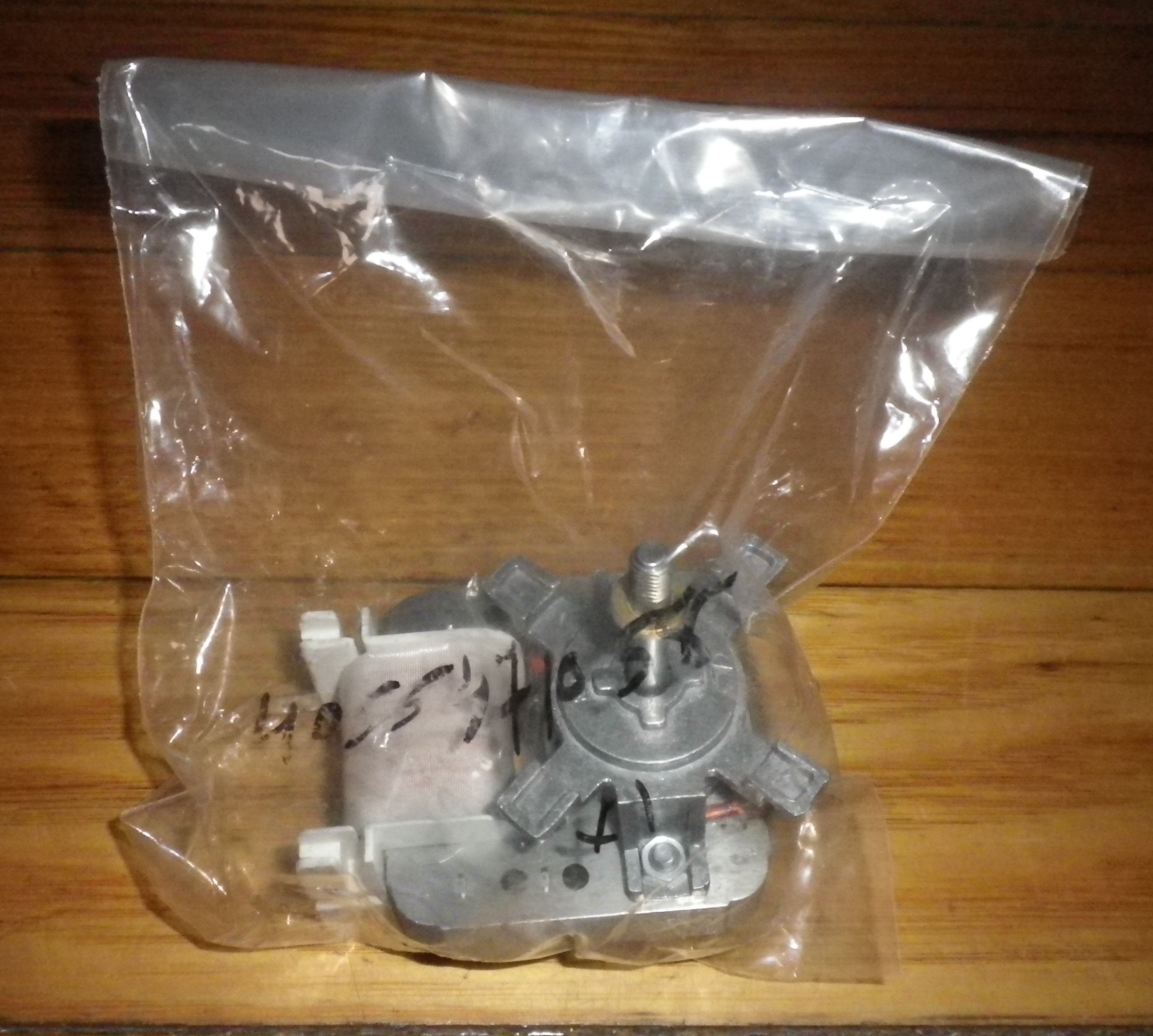 Westinghouse Right - Handed Counter - Clockwise Fan - Forced Oven Fan Motor, Part # 4055471058