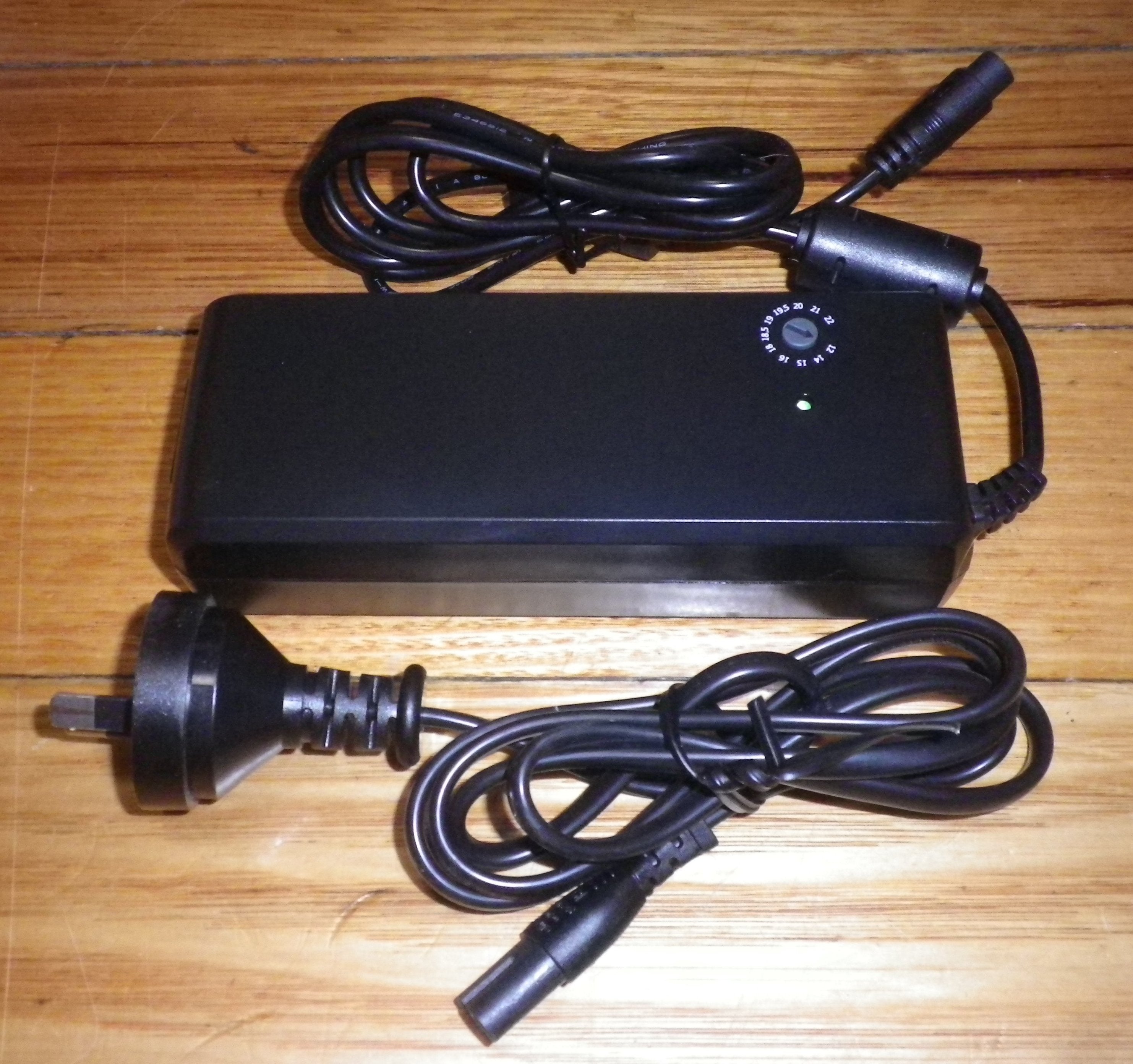 Universal 90Watt 12 - 22Volt Switch - mode AC Power Adaptor for Laptop Computers and Personal Digital Electronic Devices - Part # SMP - 90W