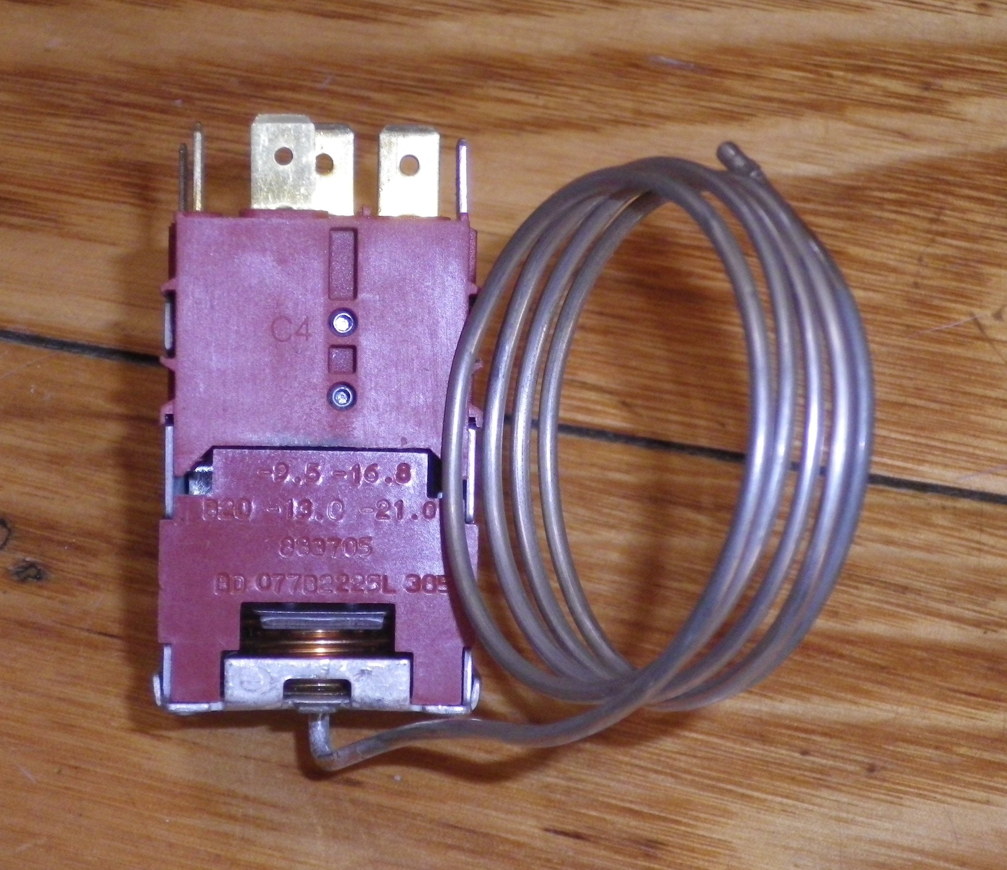 Fisher & Paykel N210 No Frost Freezer Thermostat Replacement Part - Model FP883705P, 883705P