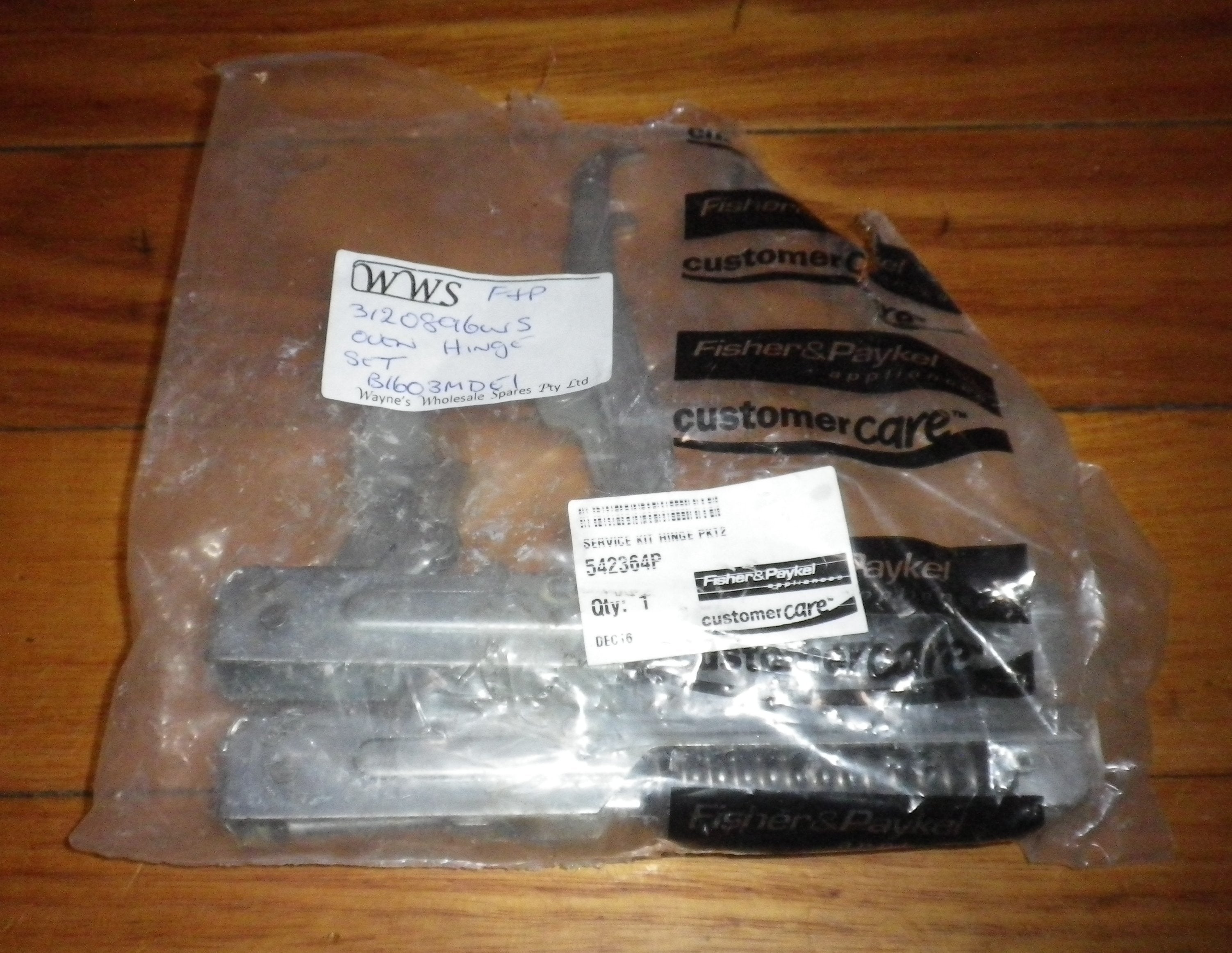 Fisher & Paykel BI603 Series Oven Door Hinge Set - Part 542364P