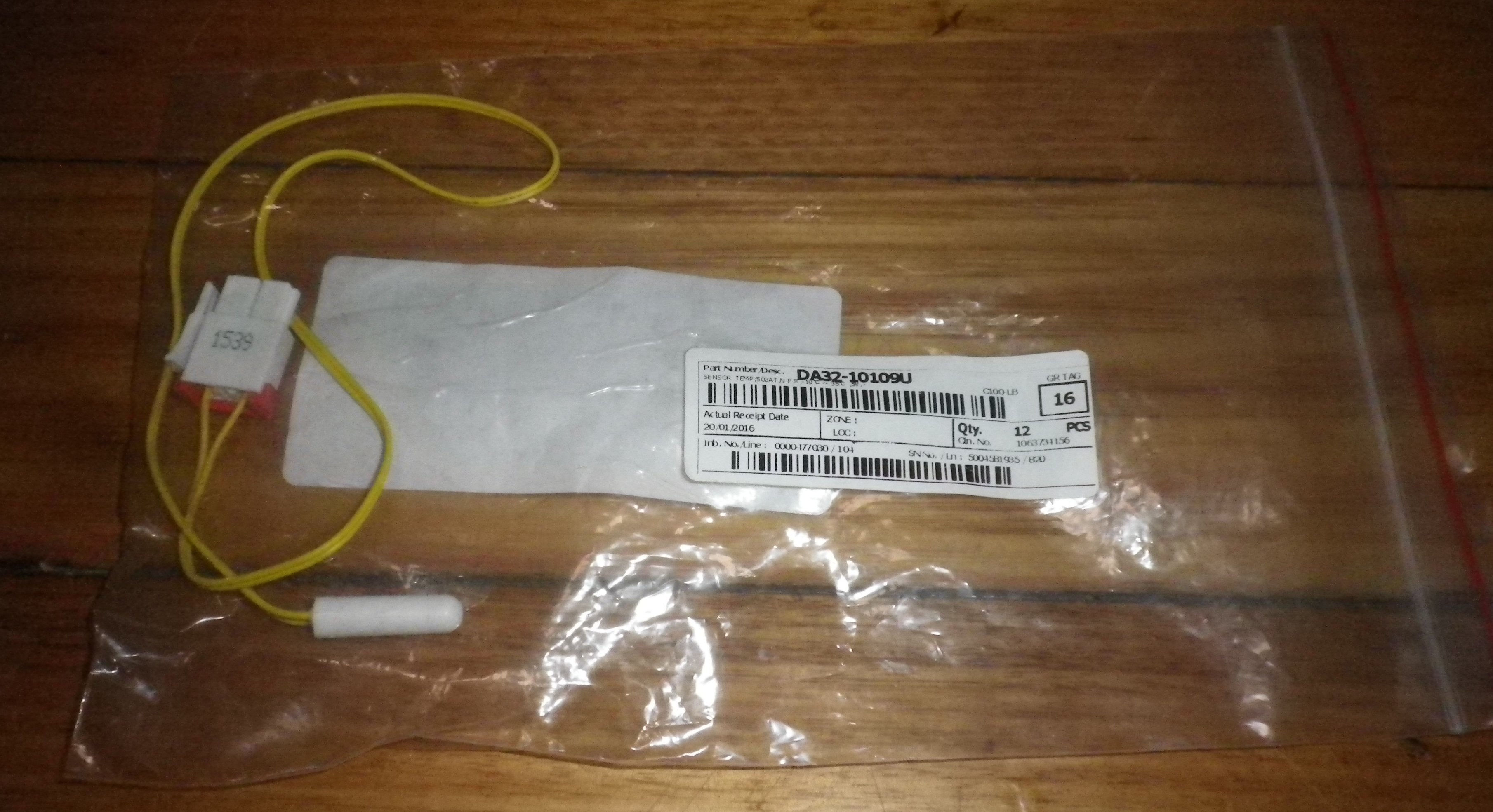 Samsung Refrigerator Defrost Temperature Sensor - Compatible with SRS535WW, SRS579NP - Part Number DA32 - 10109U
