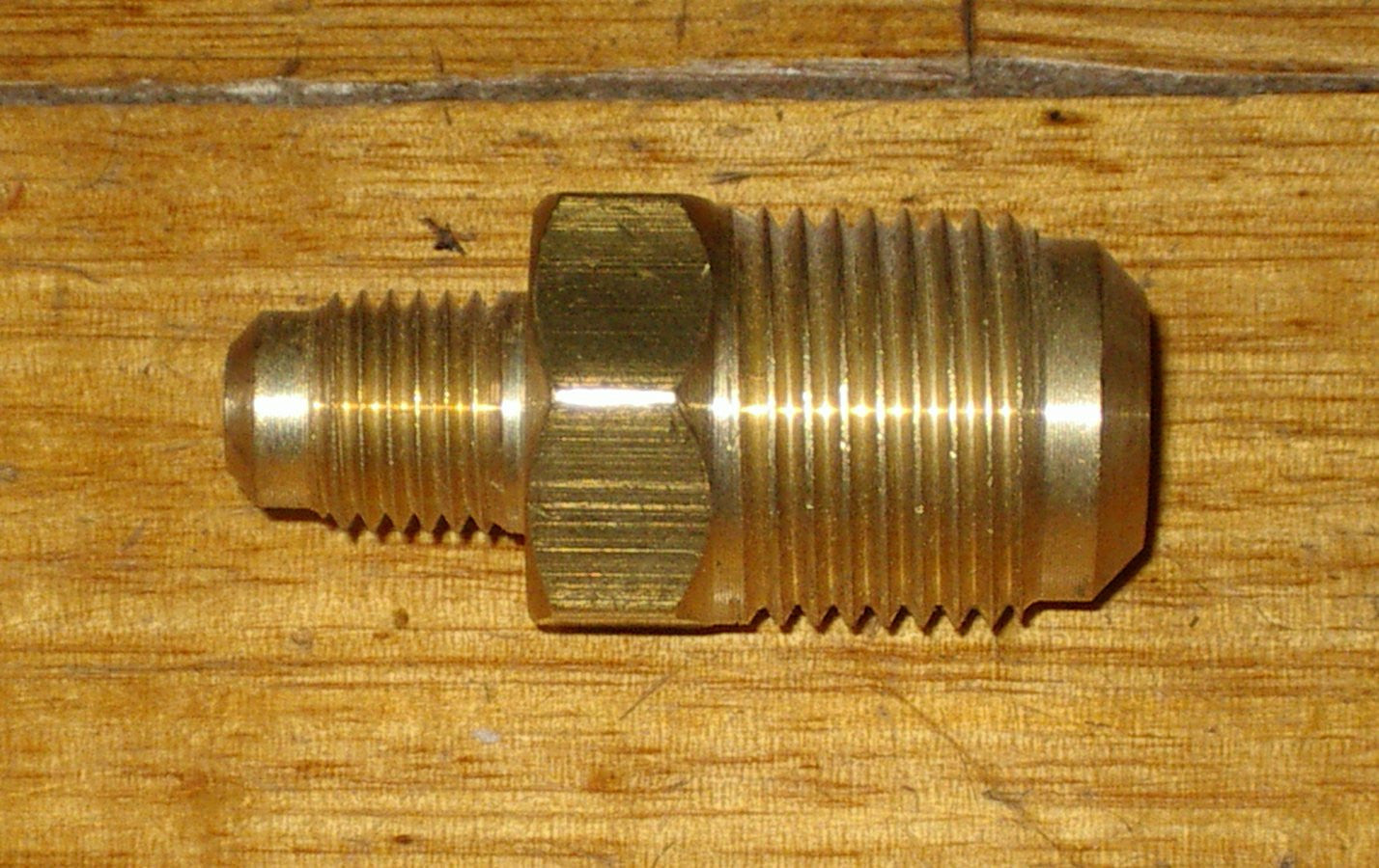 High - Quality Brass 1/4 to 1/2 Flare Reducing Union Kit with Nuts - RF702KIT
