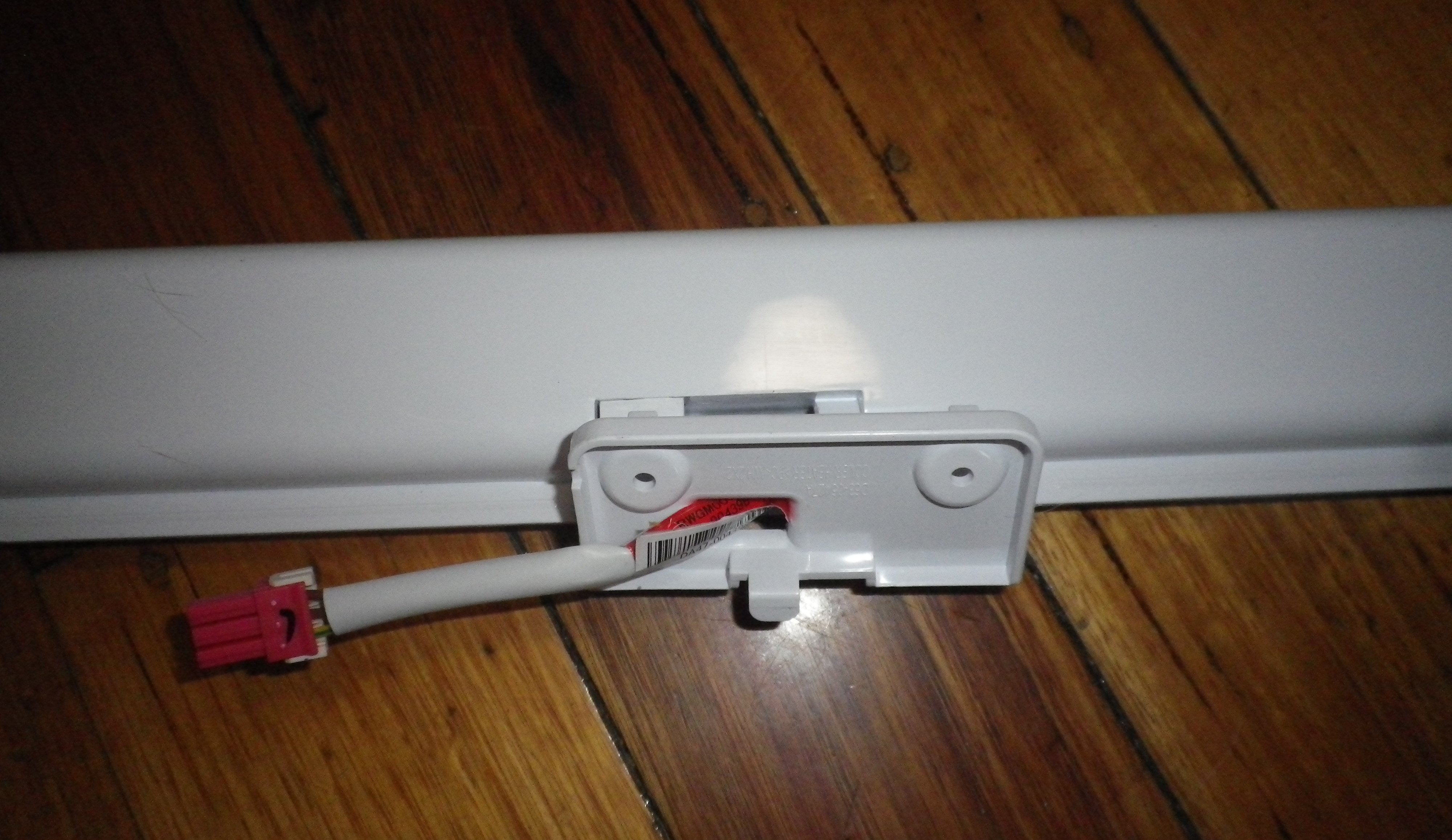Samsung French Door Centre Closing Bar for SRF527DSLS - Part DA97 - 07661F
