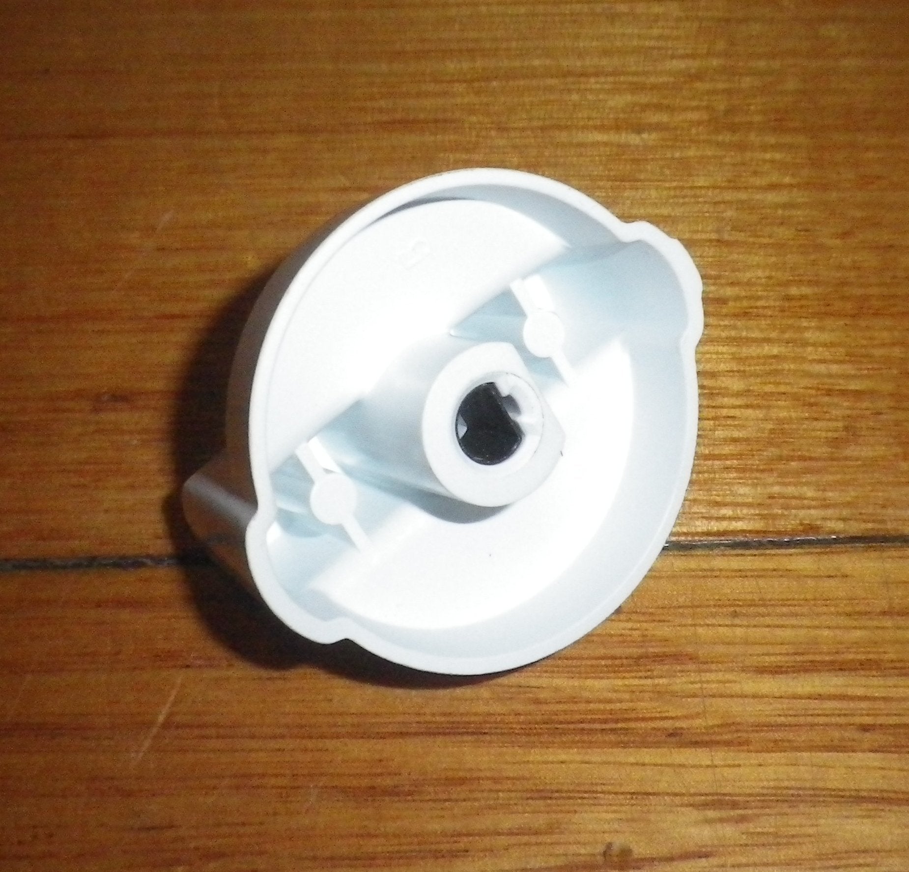 Westinghouse WDE Series Genuine White Stove Control Knob - Part # 0019008184