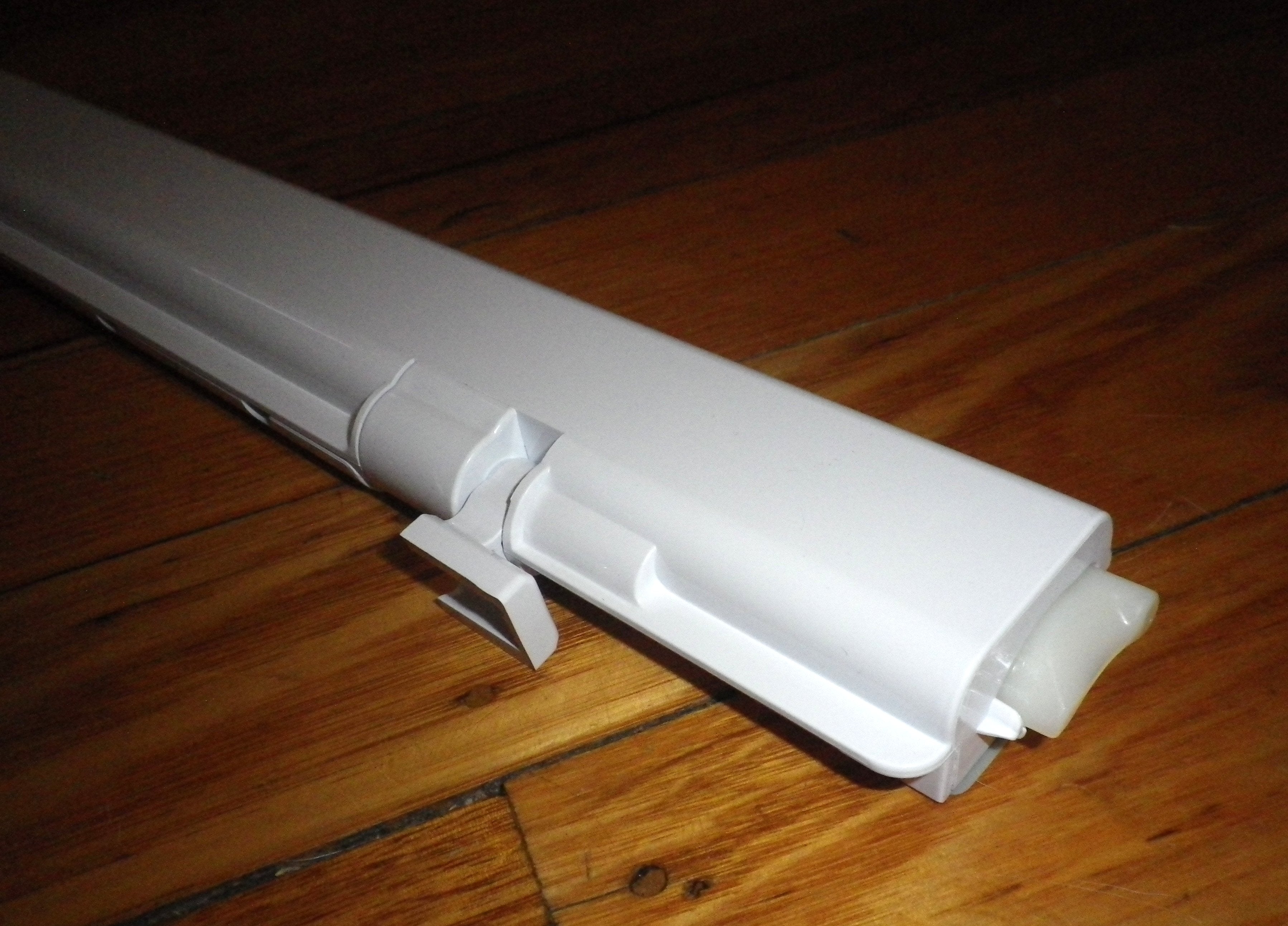 Samsung SRF924NIS Refrigerator French Door Centre Closing Bar Component - Part Number DA97 - 13041A