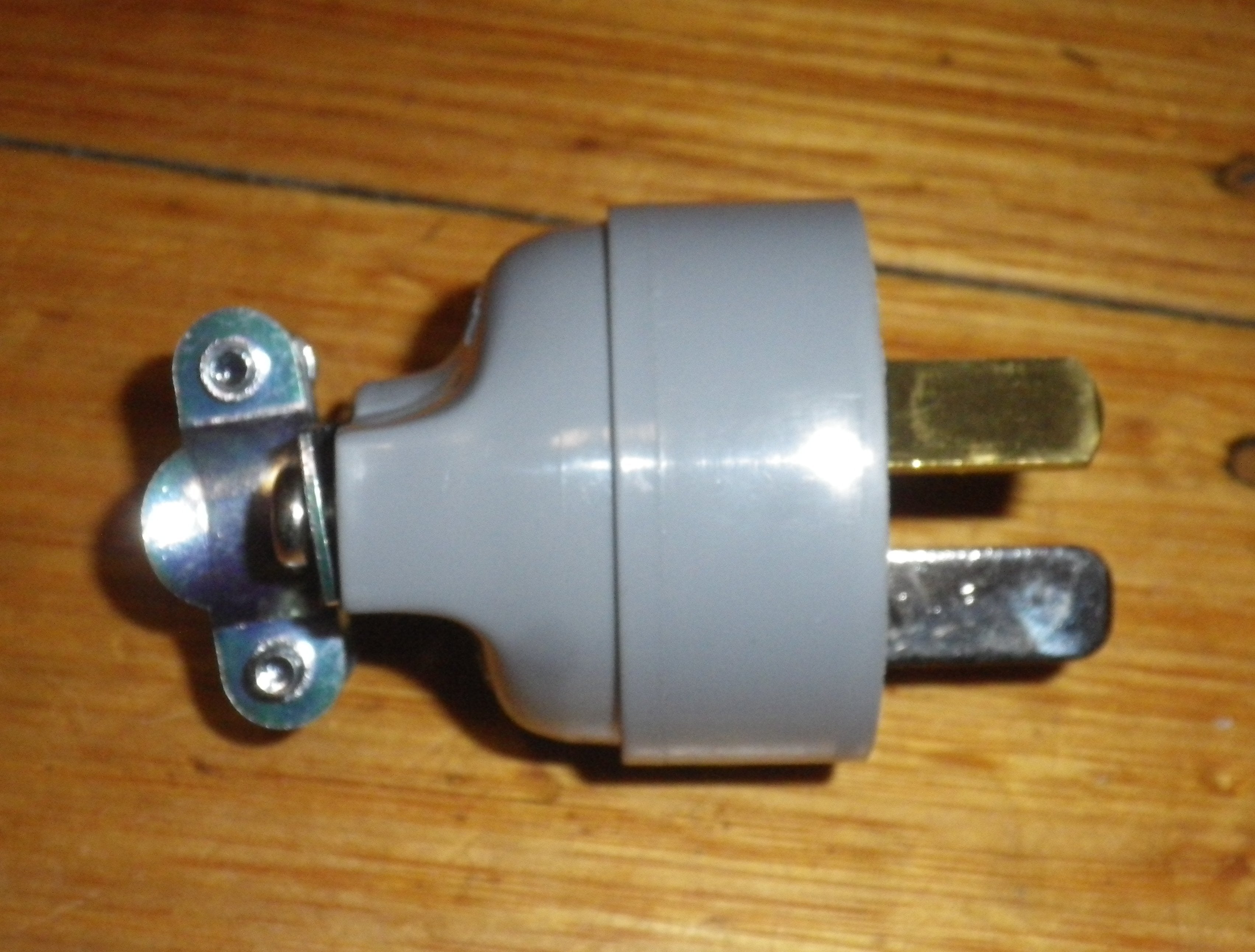 Heavy Duty Clipsal Grey 3 - Pin 20Amp 240V Mains Plug Top (Part # 425HD - GY)