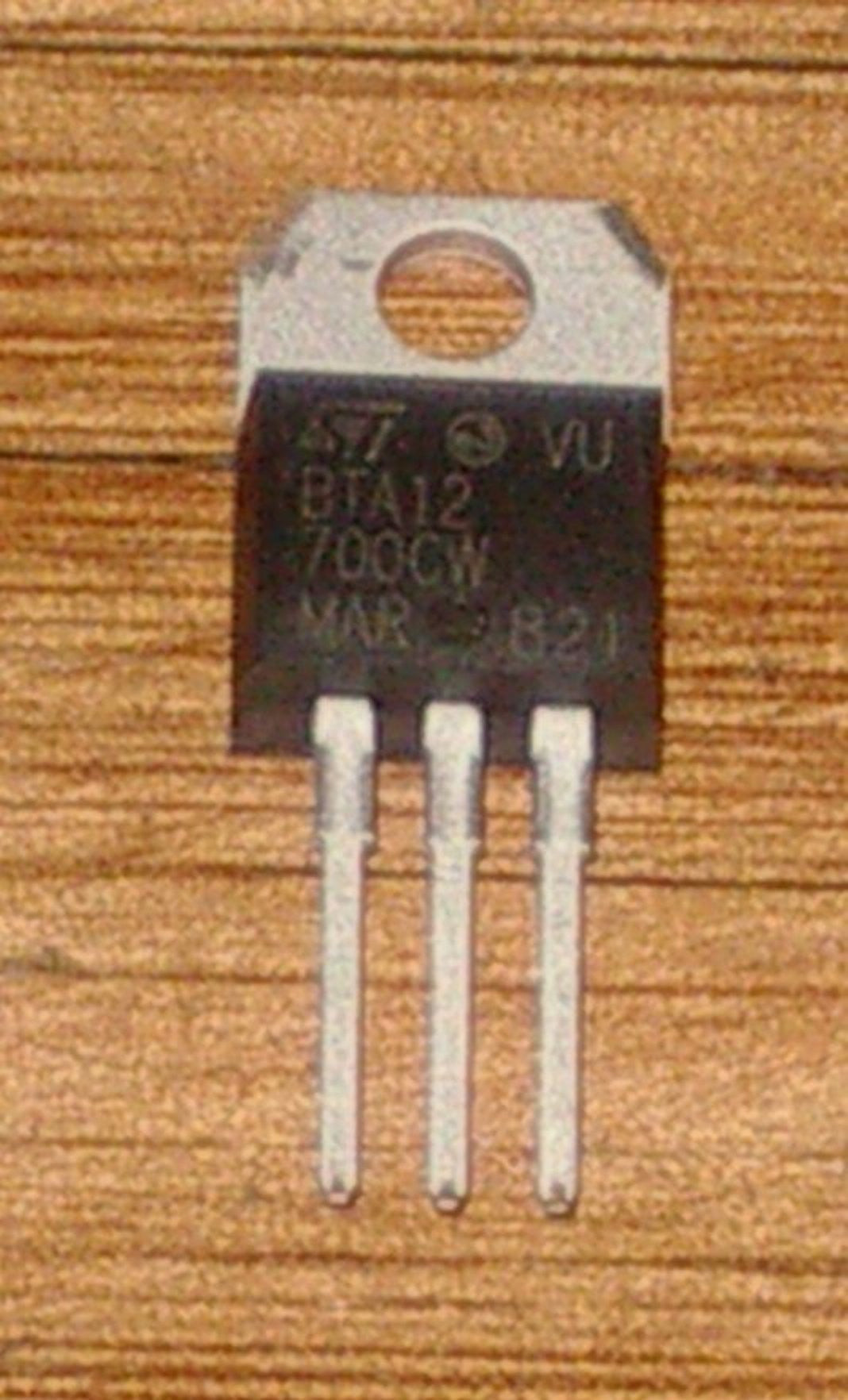 High Commutation Isolated Triac - BTA12-700CW with 700 Volts and 12 Amperes Rating