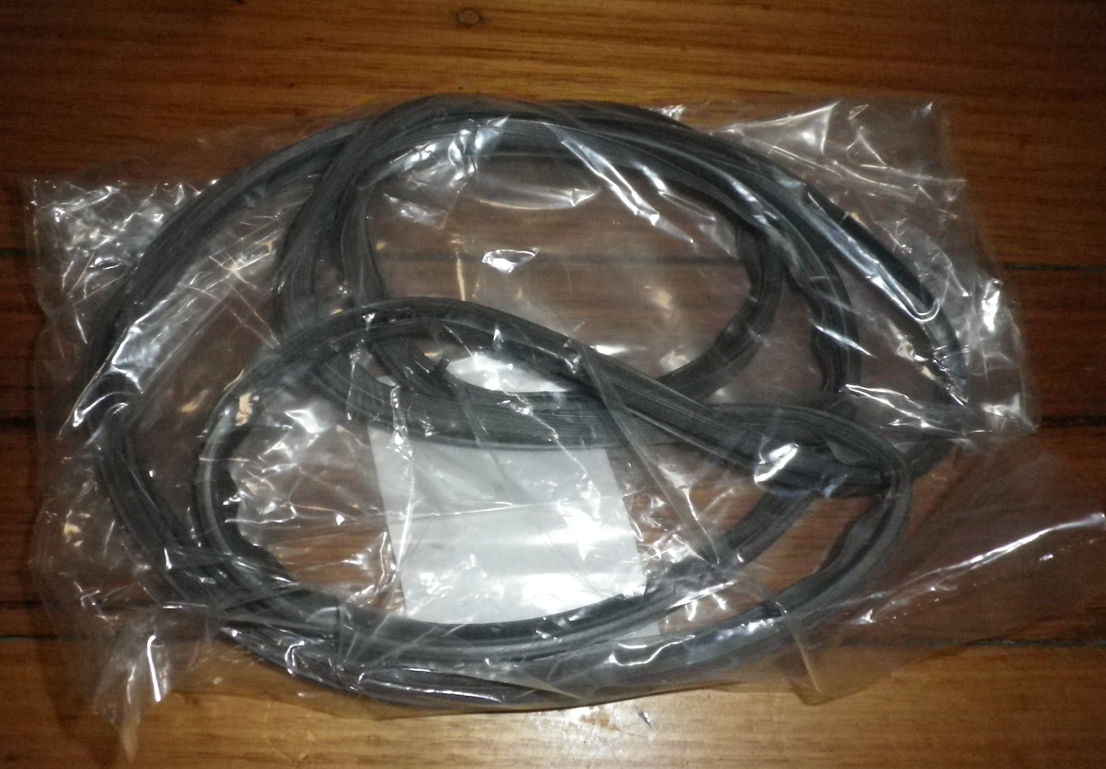 Bosch One-Piece Oven Door Seal, Compatible with Specific HBN Models - Genuine Parts # 267783, 00267783