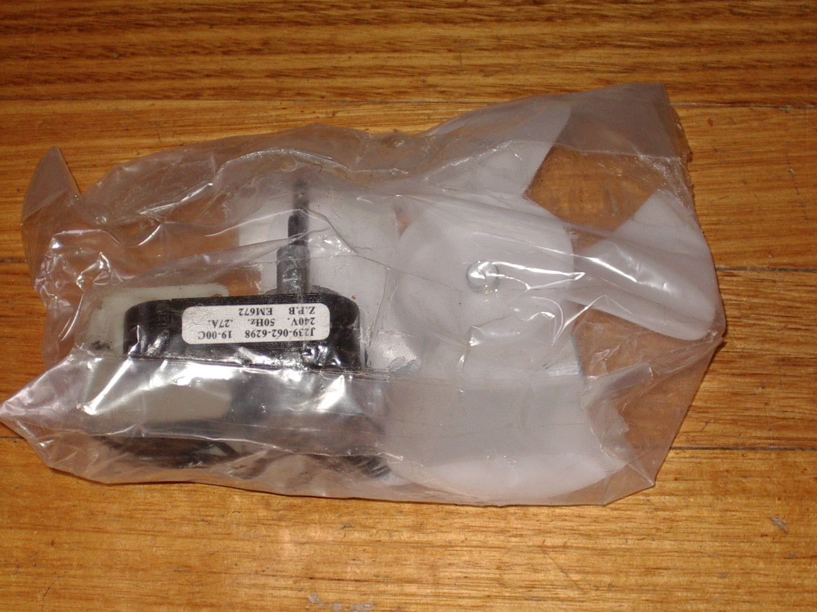 Universal Reversible Utility Fan Motor & Blade for Fridges and Freezers - Part # RFSM-672A