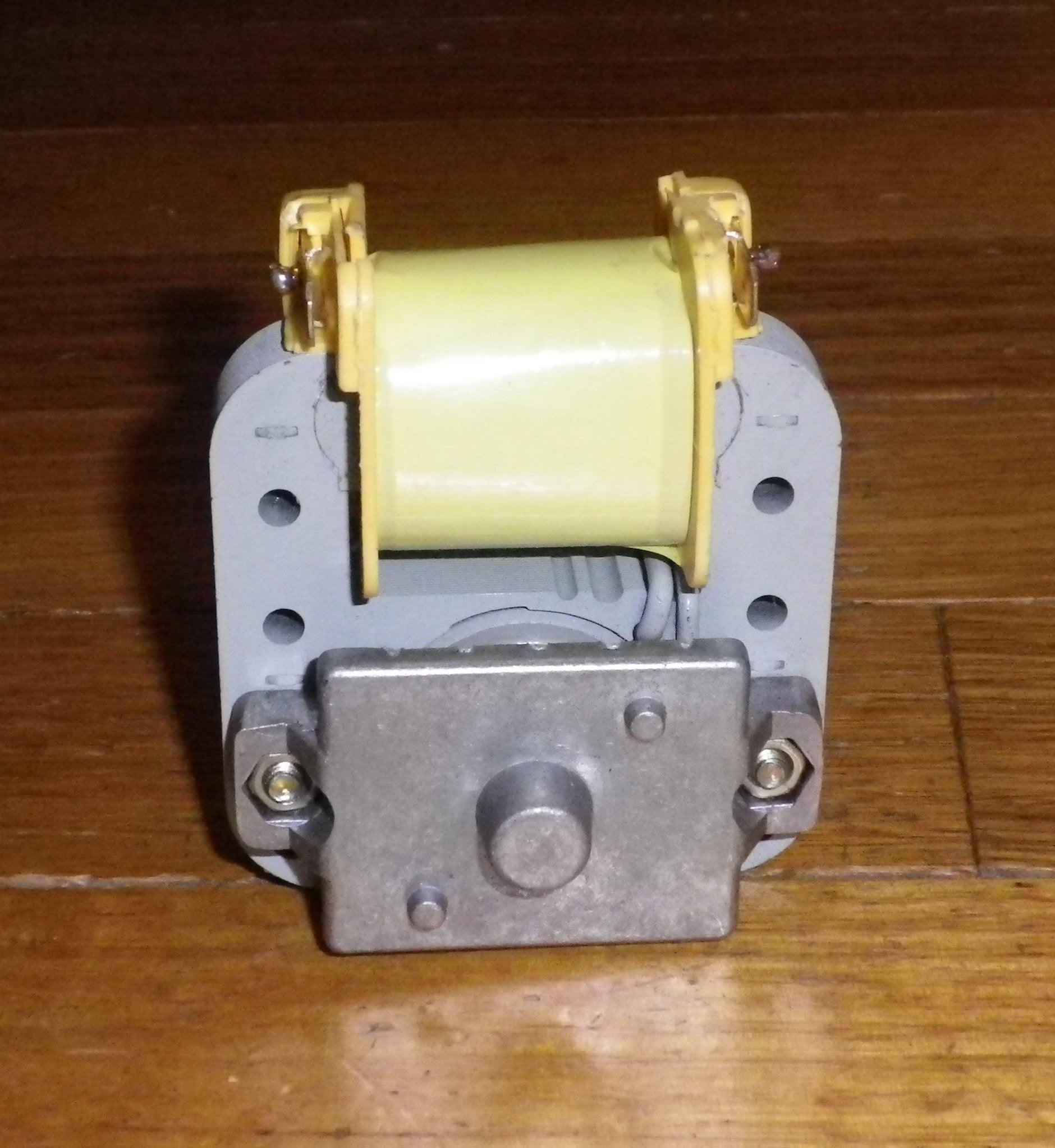 240V AC Universal Reversible Evaporator Fan Motor with 4mm Shaft - Part # RF039G, RE-01WT52
