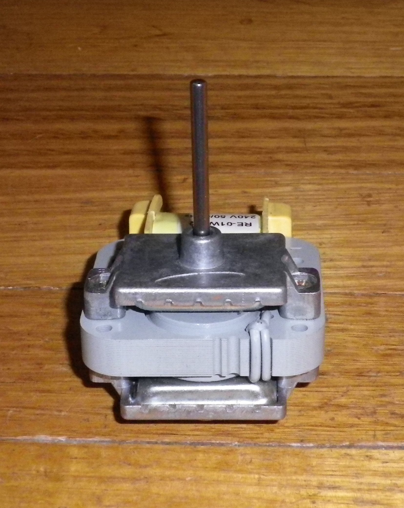 240V AC Universal Reversible Evaporator Fan Motor with 4mm Shaft - Part # RF039G, RE-01WT52