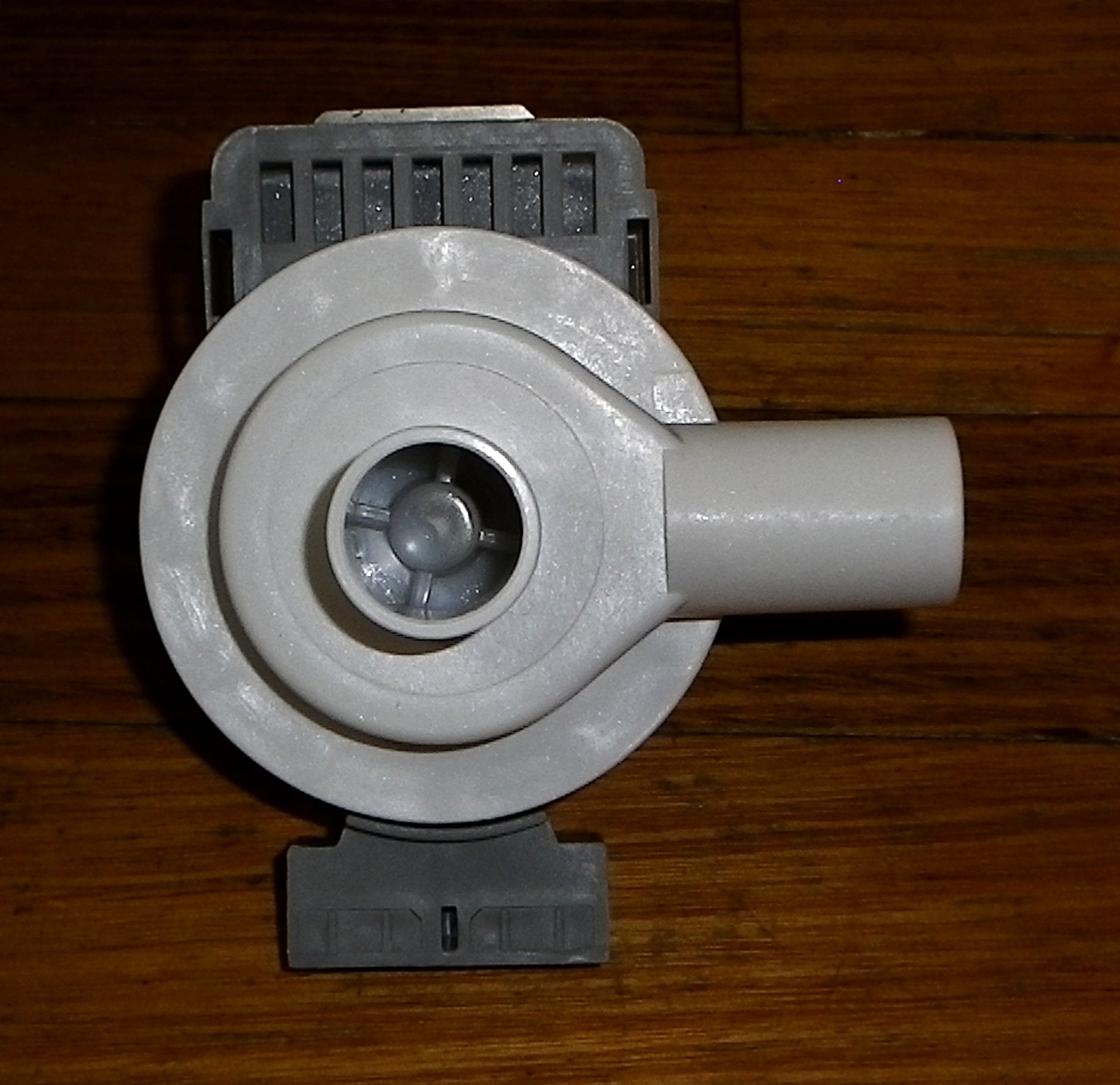 24mm Inlet & Outlet Universal Magnetic Drain Pump - Part # UNI273