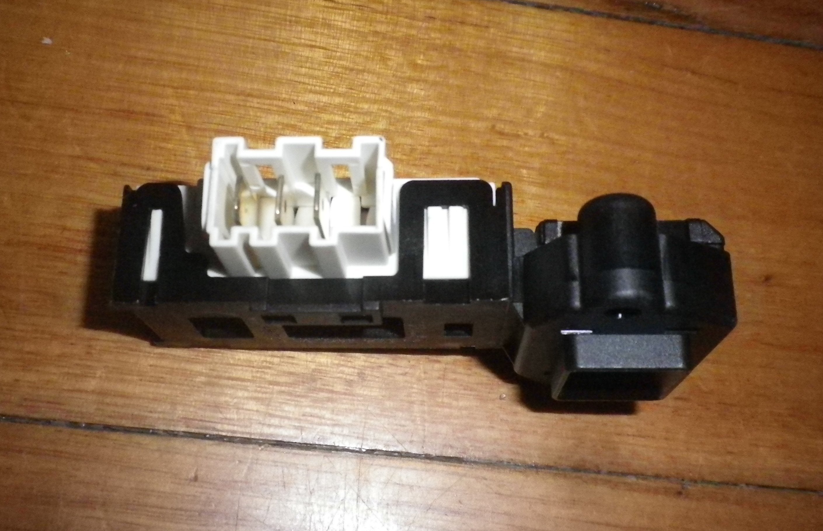 Rold DA069 Front Loader Door Interlock Switch for Samsung - Part # S200, DC64 - 00653A