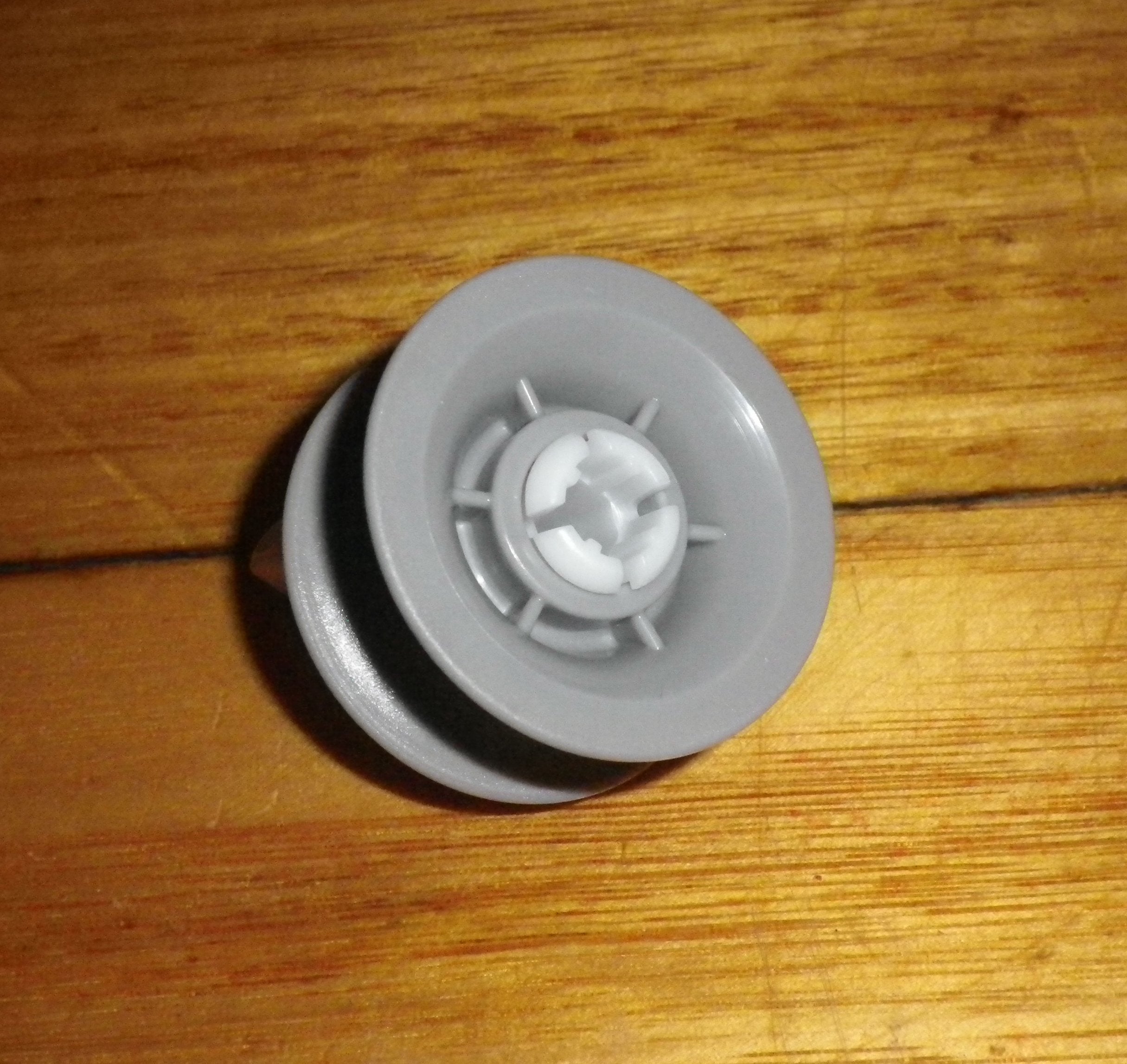 Bosch Dishwasher Upper Basket Replacement Wheel - Part Number 611666 for SMU Series Dishwashers
