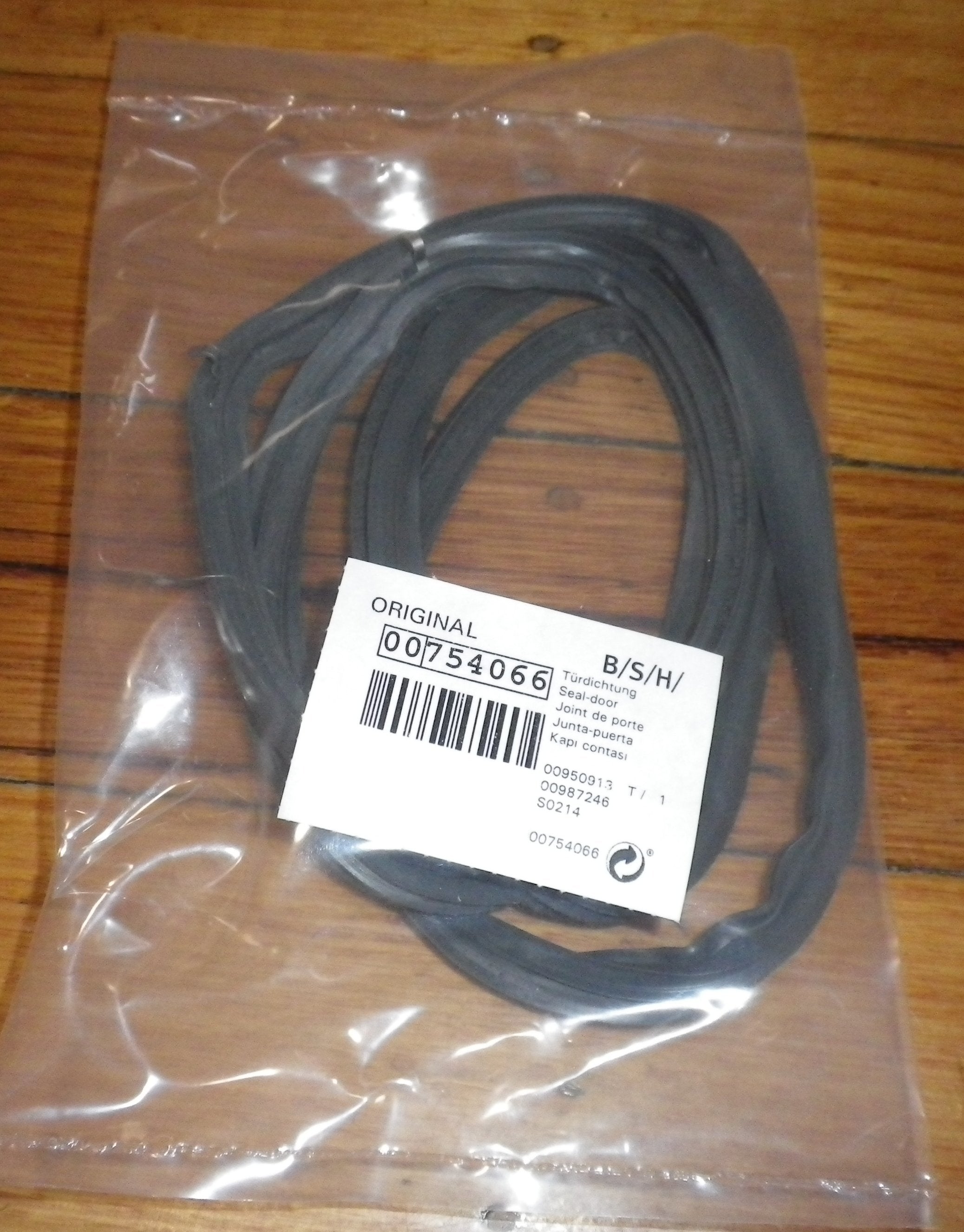 Bosch Single-piece Oven Door Seal for Selected 60cm Ovens - Part # 754066