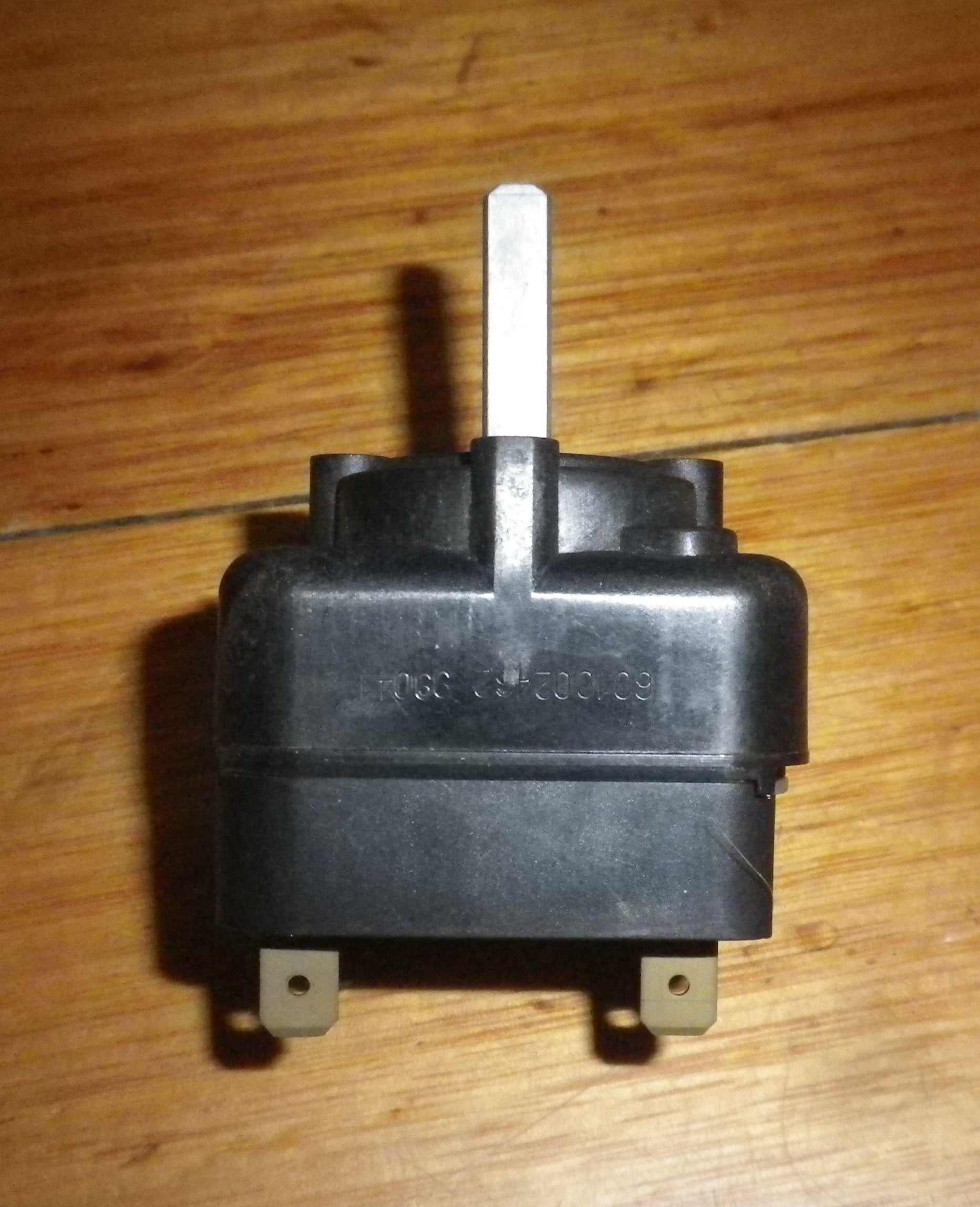 Universal 120-Minute 6mm Shaft Clockwork Timer with Normally Open and Normally Closed Contacts - Part Number SET2462