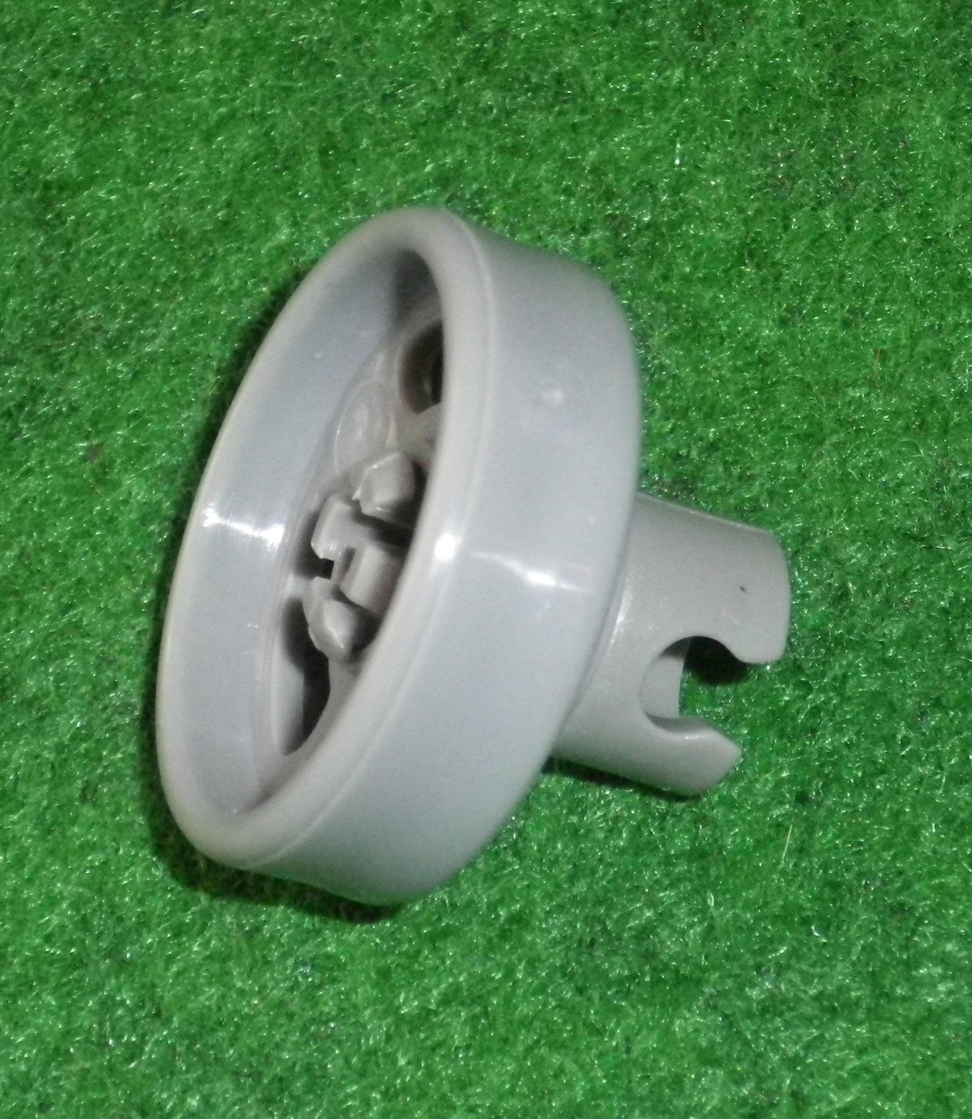 Fisher & Paykel DW60CEW1 Dishwasher Bottom Basket Wheel, Genuine Part H0120200345K