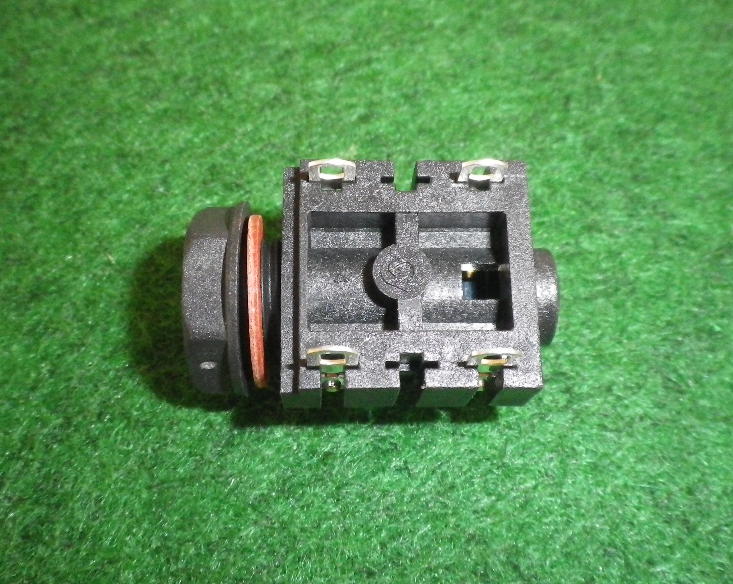 6.3mm Plastic Insulated Mono Switched Phone Socket with Solder Tags - Part Number BJ102, Ideal for Audio Equipment