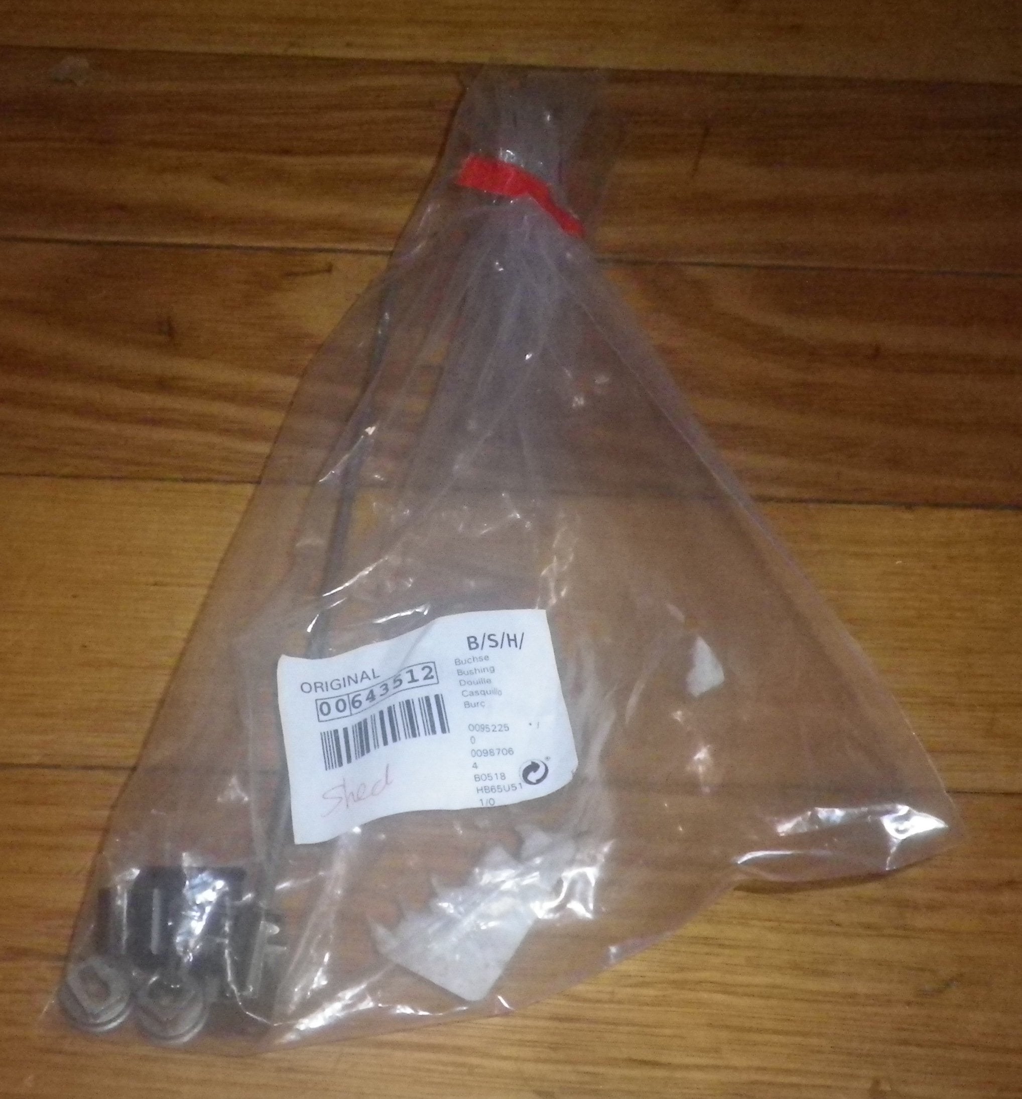 Bosch and Siemens Compatible Oven Shelf Right-Hand Side Rack Bushing Kit with Pushrod - Replacement Part No. 643512, 00643512