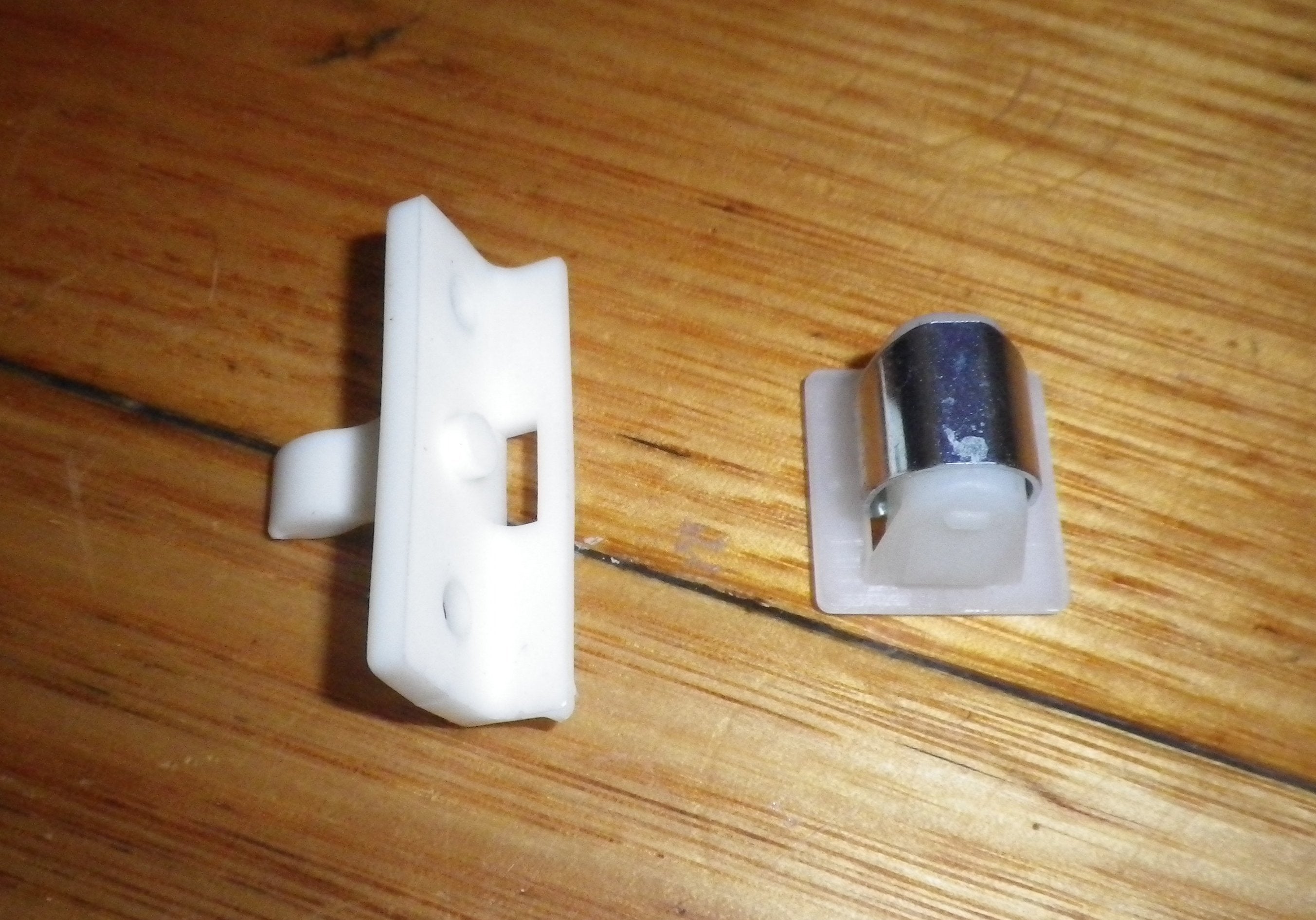Bosch WTA3003 Clothes Dryer Male and Female Door Catch Assembly Kit - Part Number 183766
