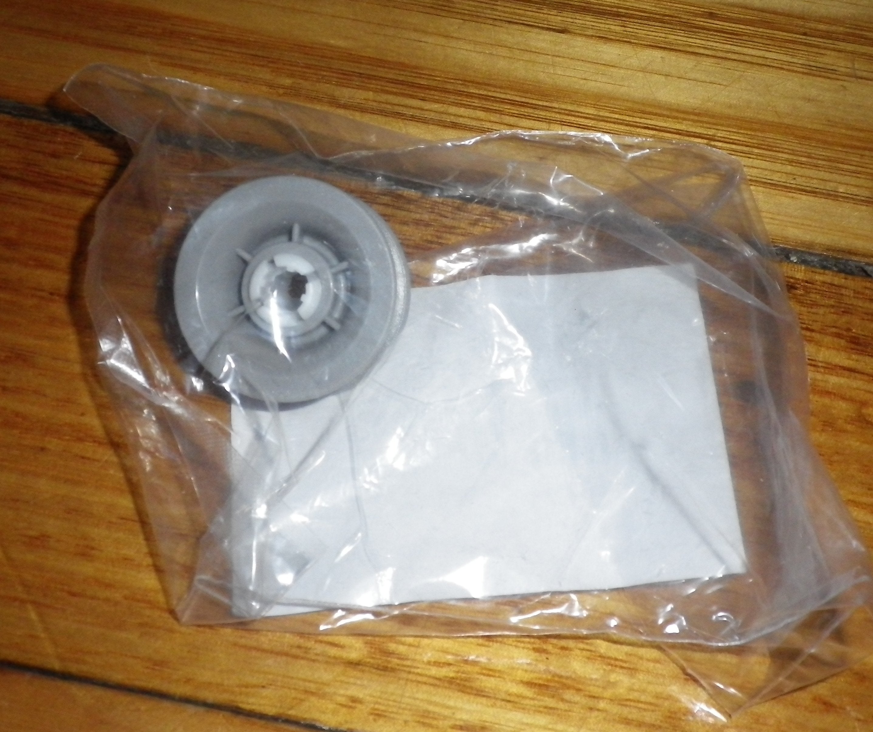 Bosch Dishwasher Upper Basket Replacement Wheel - Part Number 611666 for SMU Series Dishwashers