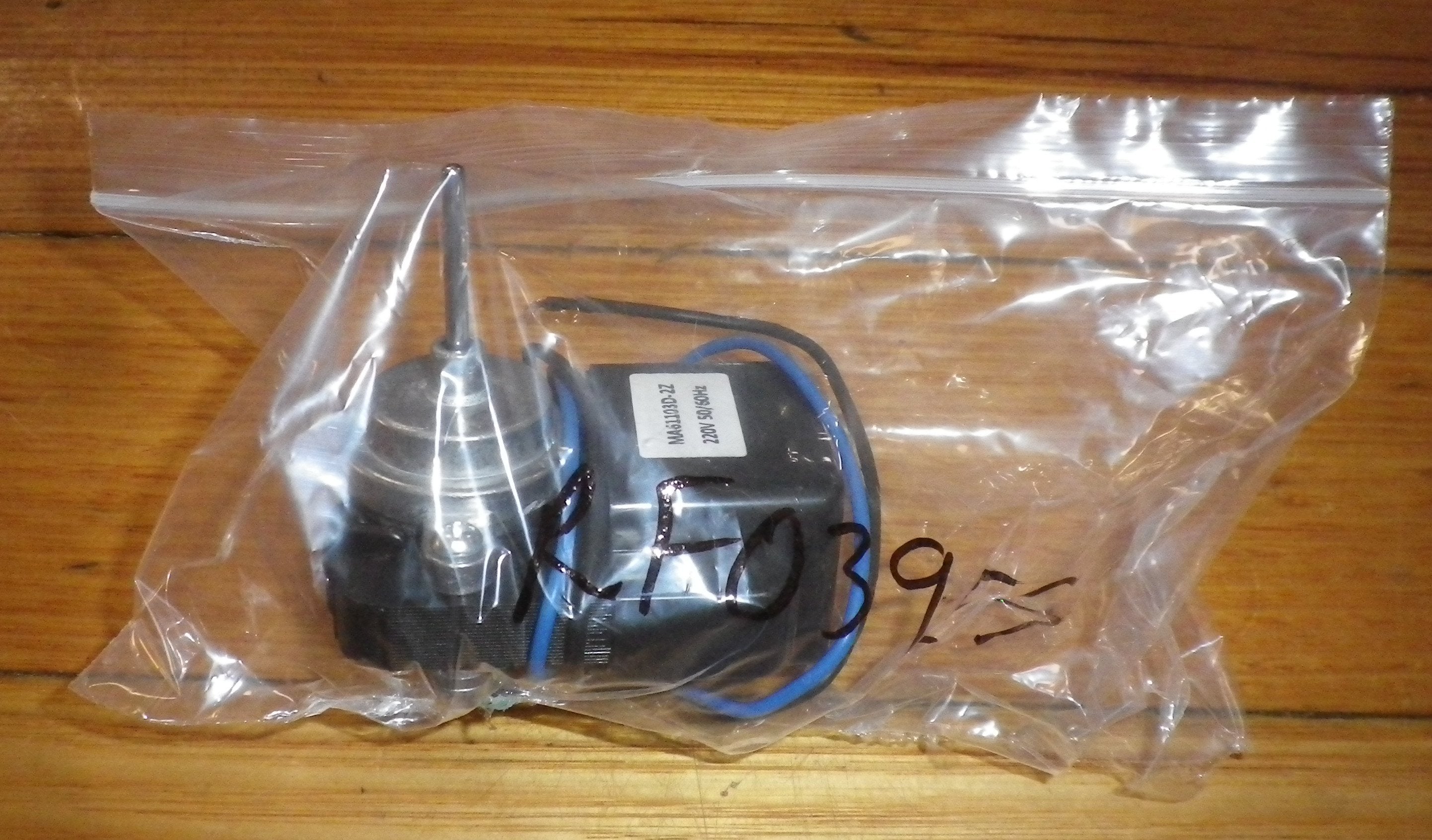 Small Universal Reversible Evaporator Fan Motor - Part # RF039ES for Frost - Free Fridges