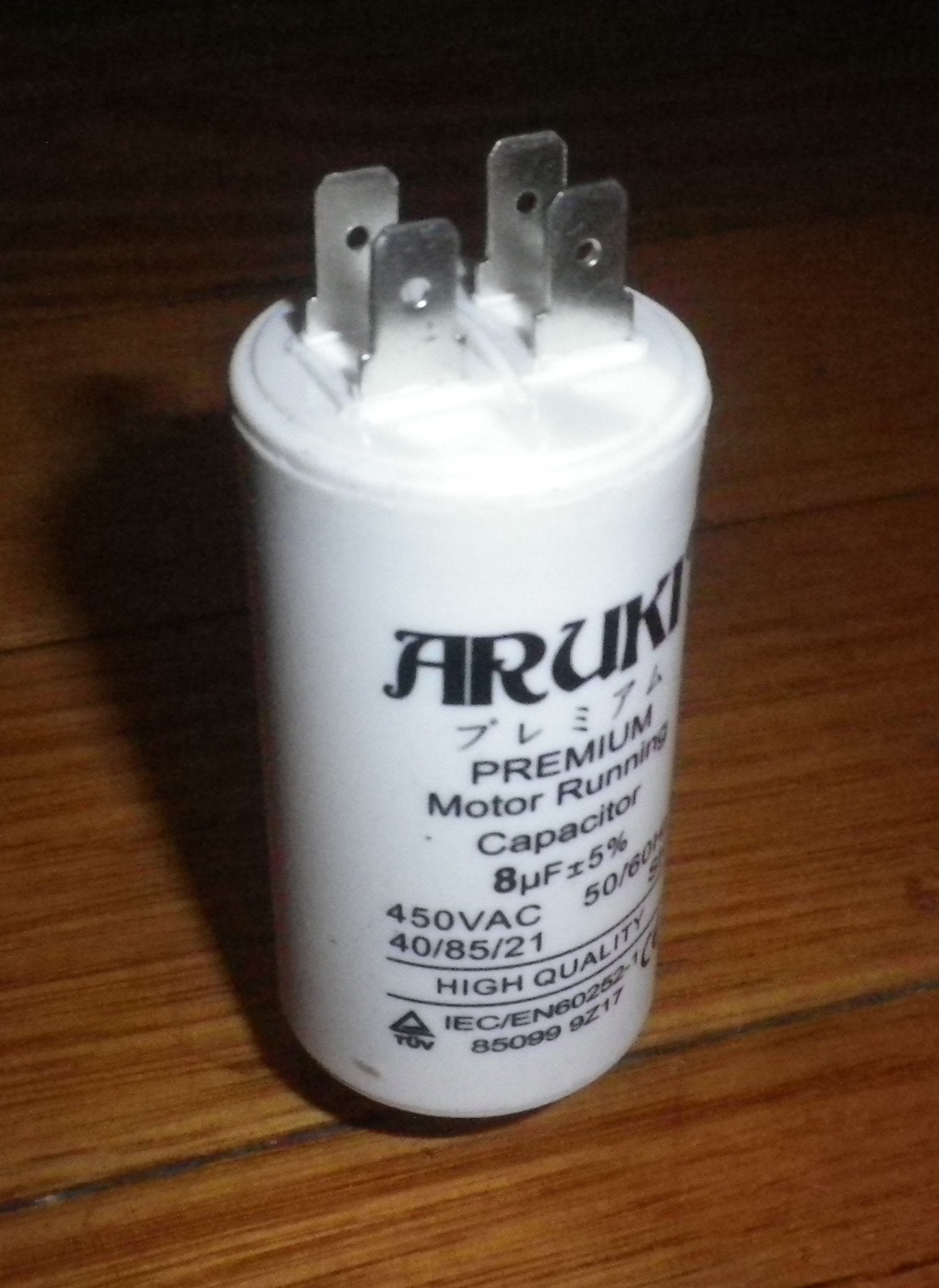 Budget Aruki 8uF 440V Bolt - Mounted Motor Start Capacitor - CAP008DS