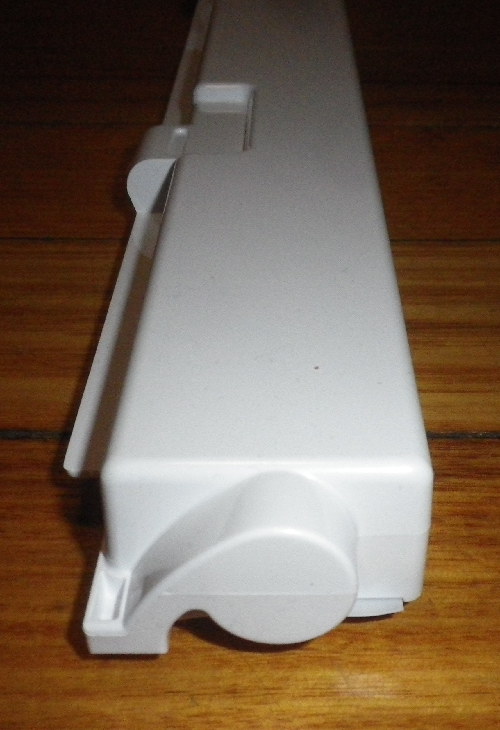 Westinghouse WQE5600 Series Refrigerator French Door Closing Bar Replacement Part - Part Number 140225456015