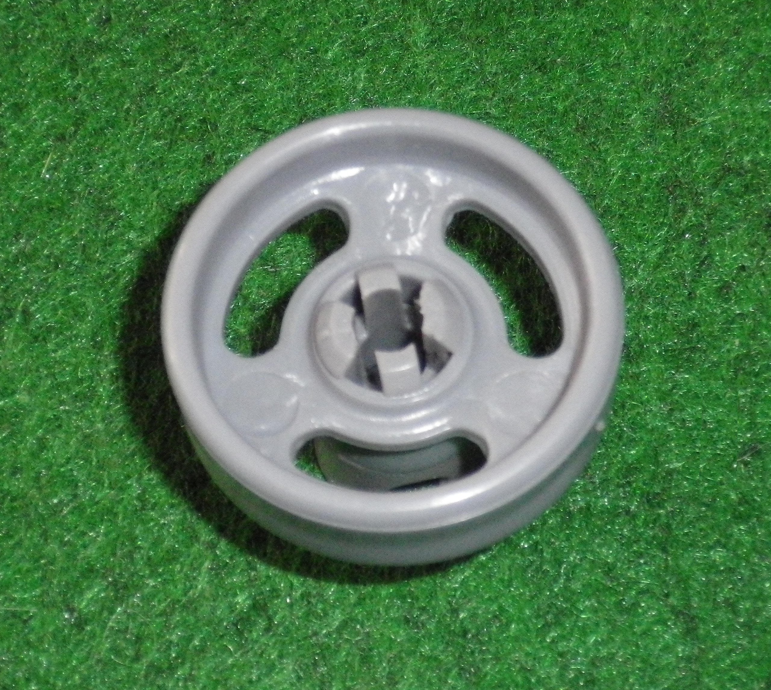 Fisher & Paykel DW60CEW1 Dishwasher Bottom Basket Wheel, Genuine Part H0120200345K