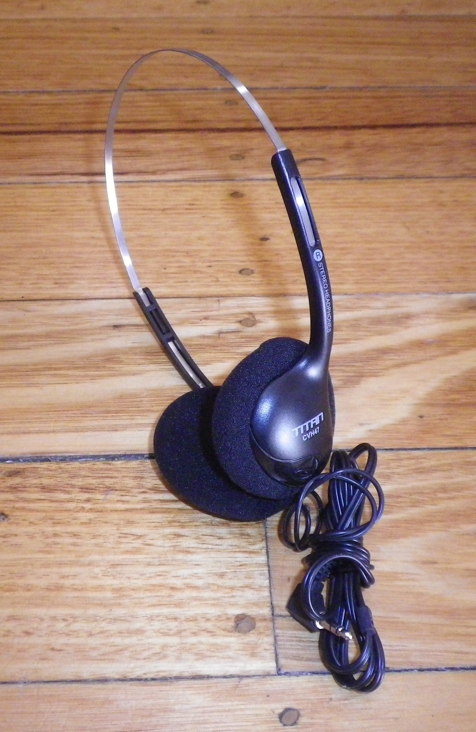 Affordable Stereo Mini Headphones with 1.2m Cord and 3.5mm Plug - CVH47