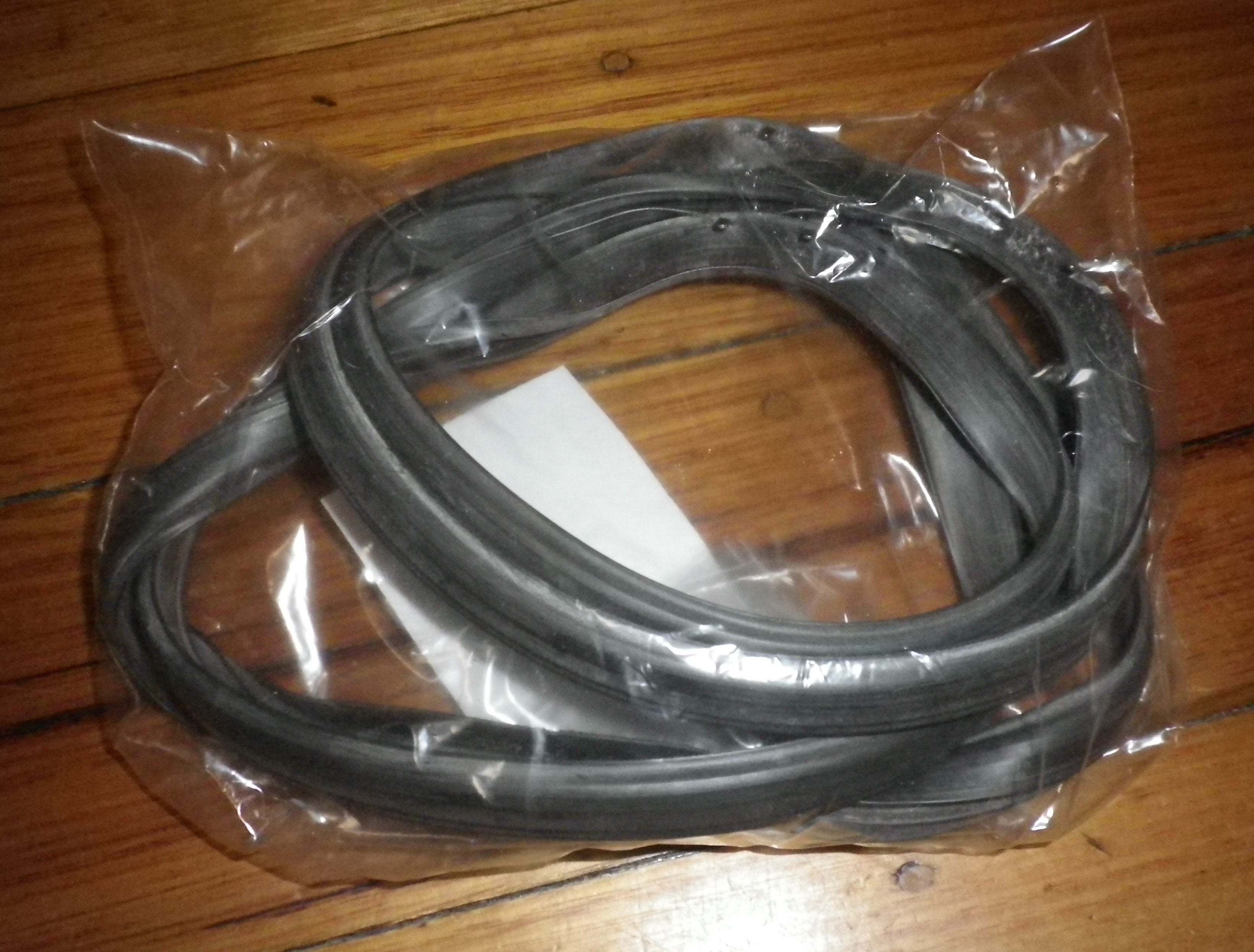 Bosch One-Piece Oven Door Seal - Genuine for Select HBN, Neff & Siemens Models (Part # 096824)