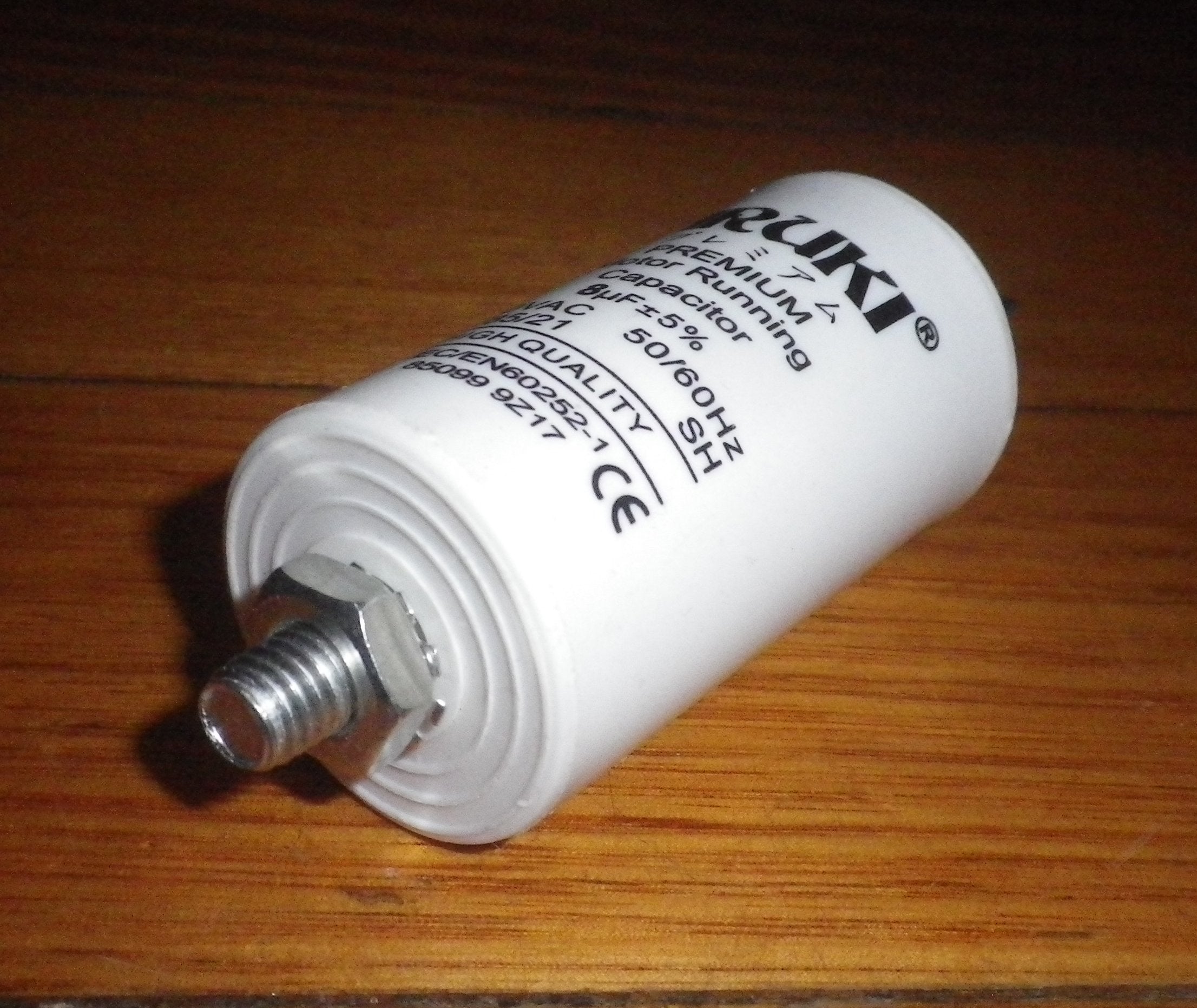 Budget Aruki 8uF 440V Bolt - Mounted Motor Start Capacitor - CAP008DS
