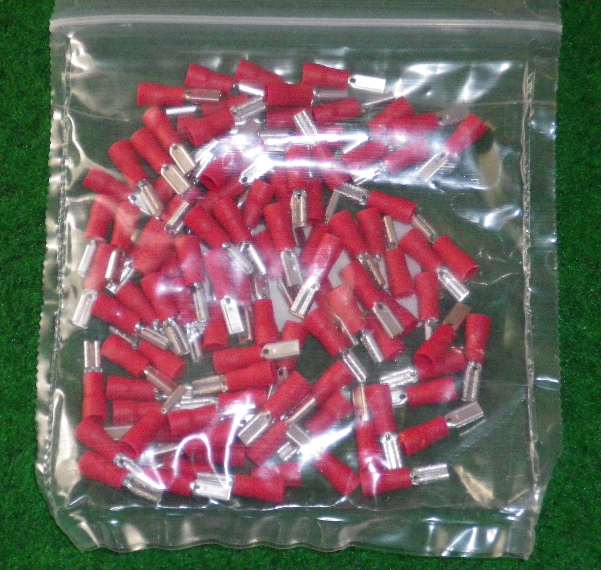 100-Piece Pack of Red 2.8mm Insulated Female Spade Terminals for 22-18AWG Wire - #TM20111-100