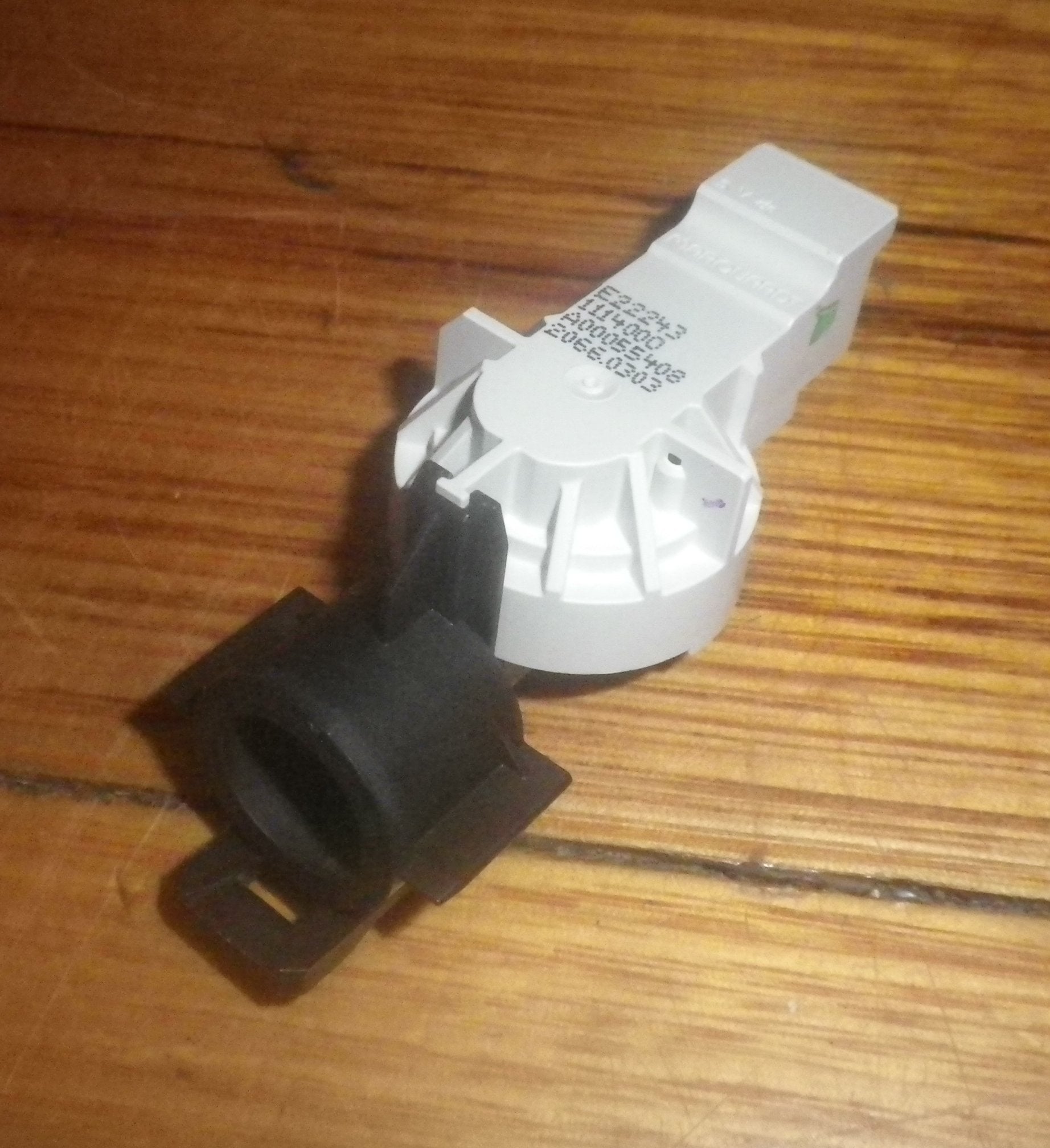Genuine Pressure Sensor Switch (Part #140000554083) for AEG, Dishlex, Electrolux