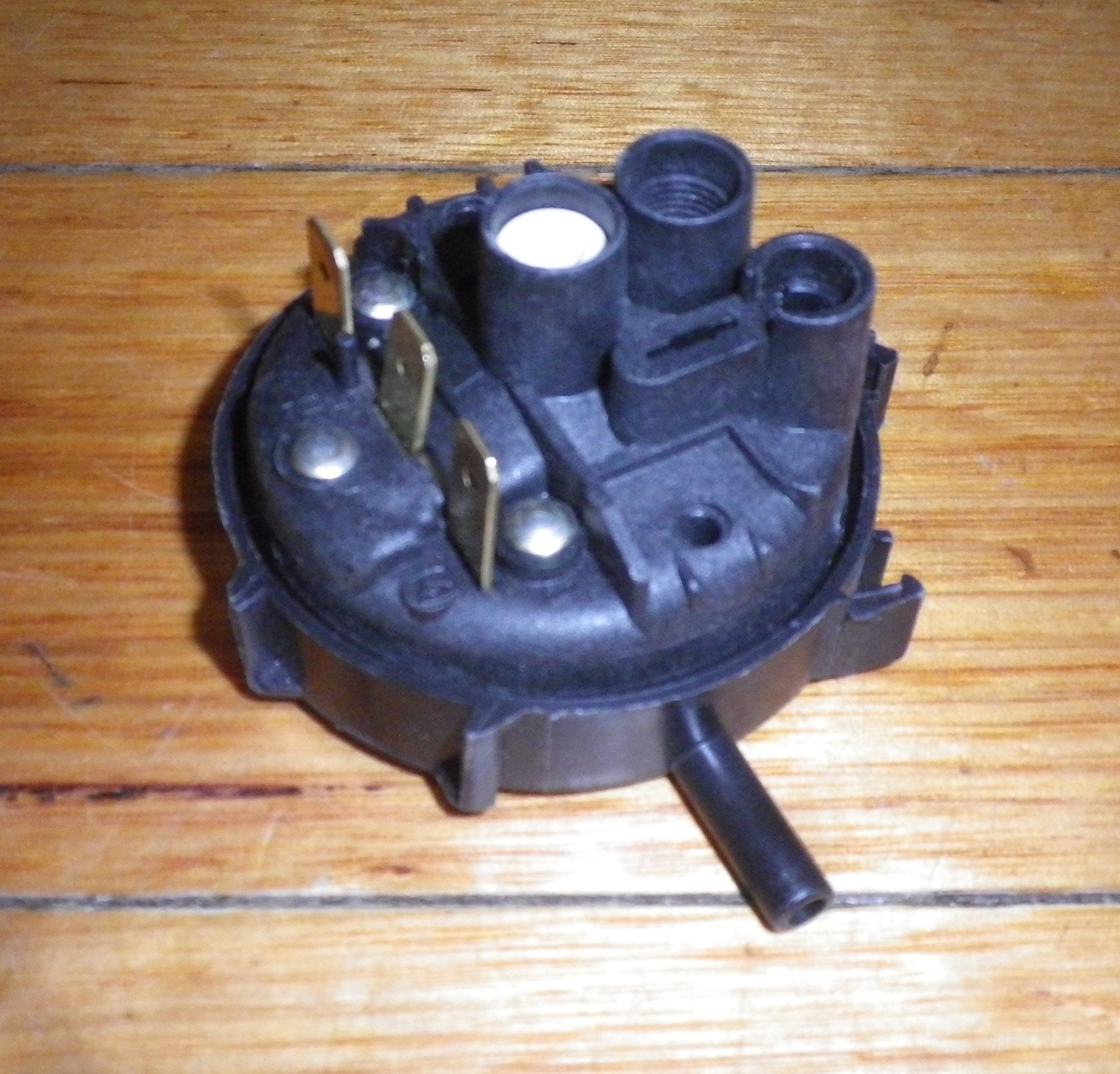 Ariston Front - Loading Washer 3 - Terminal Pressure Switch UNI210, A199993