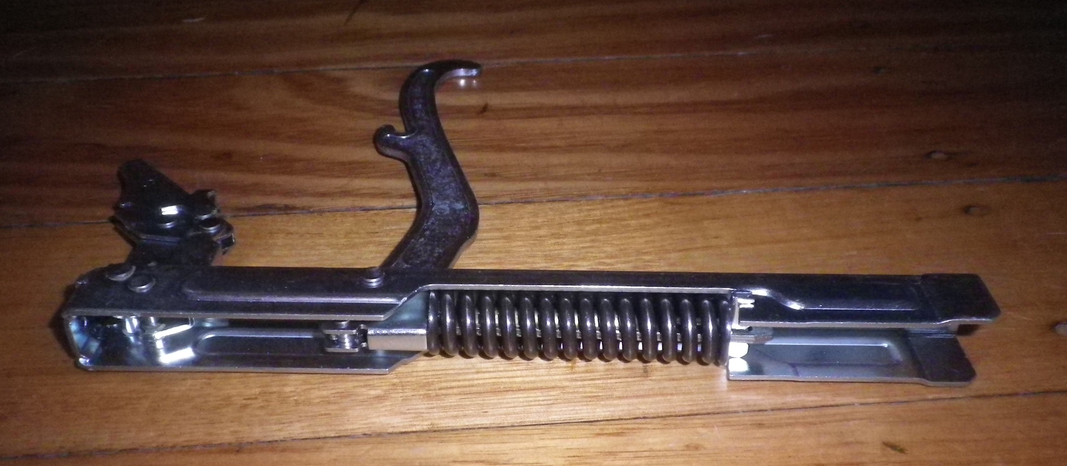 Ariston and Hotpoint Underbench Oven Door Hinge Replacement Part - Part Numbers A094655, C00094655 for Various Oven Models