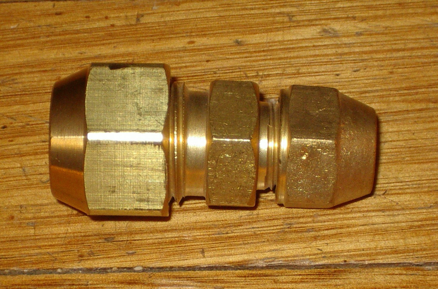 High - Quality Brass Refrigeration 5/8 to 3/8 Reducing Union Assembly with Flare Nuts - Part # RF704KIT