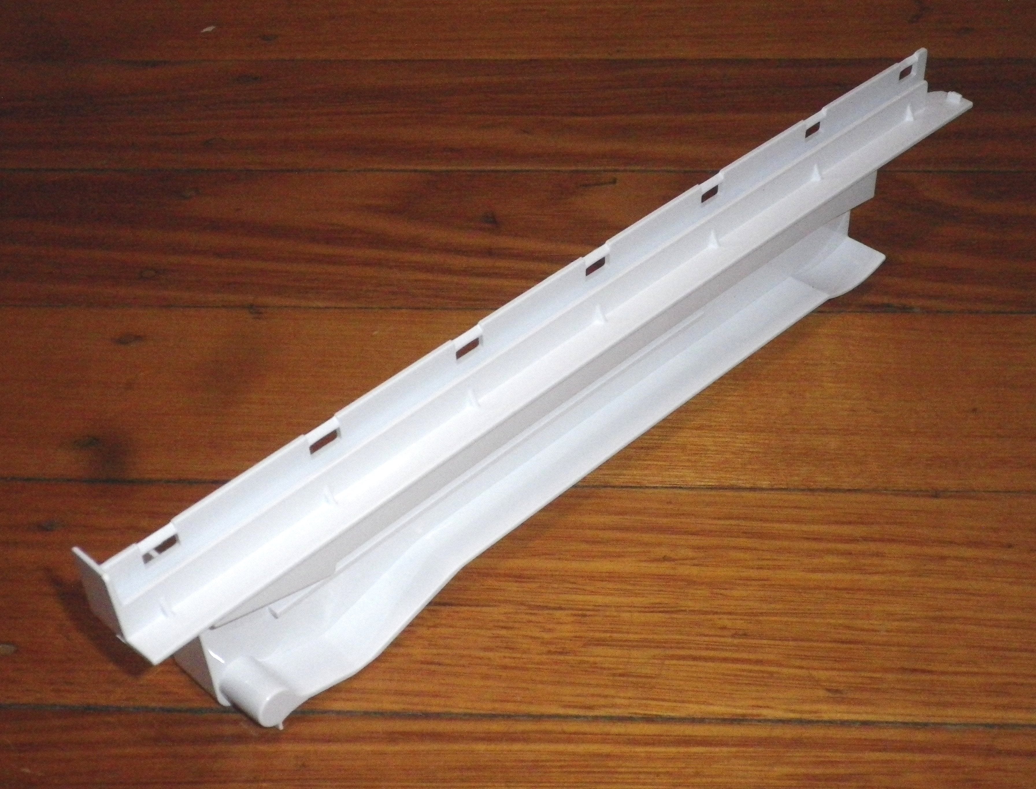 Westinghouse WBE4514SA Left-Hand Crisper Drawer Support Runner, Part #140019369051