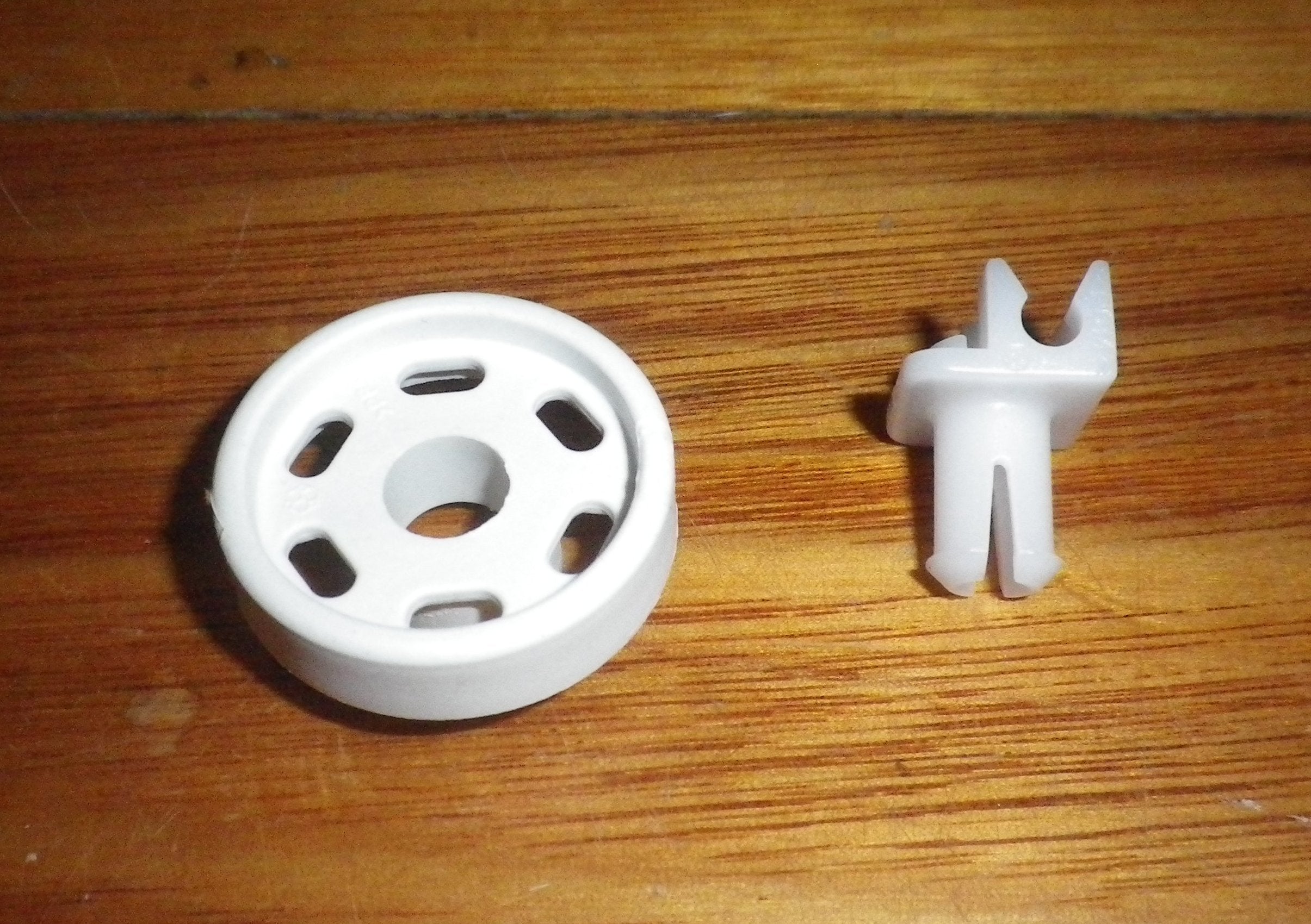 AEG Early Favorit Dishwasher Lower Basket Wheel - Part # 4055259651