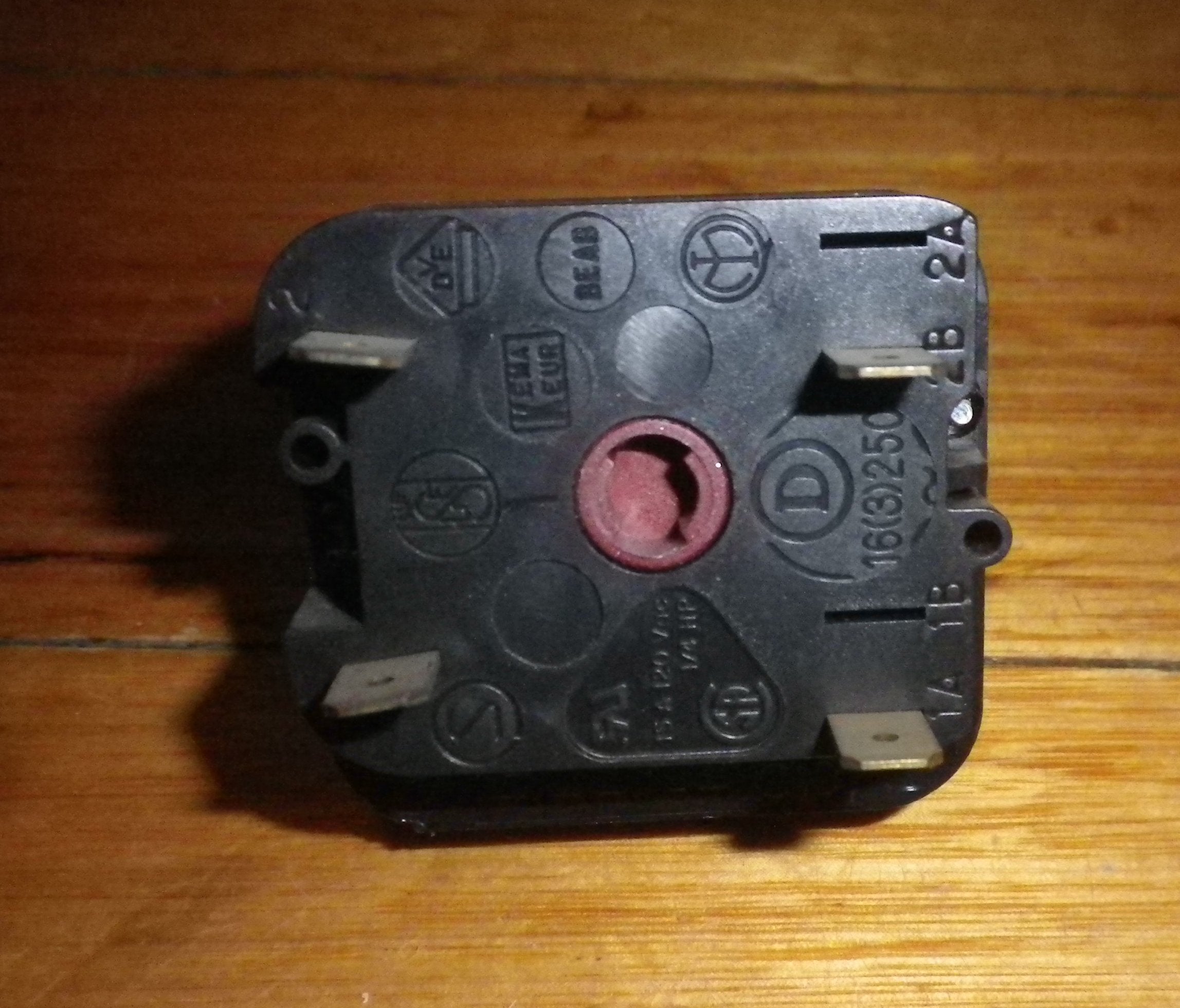 Universal 120-Minute 6mm Shaft Clockwork Timer with Normally Open and Normally Closed Contacts - Part Number SET2462