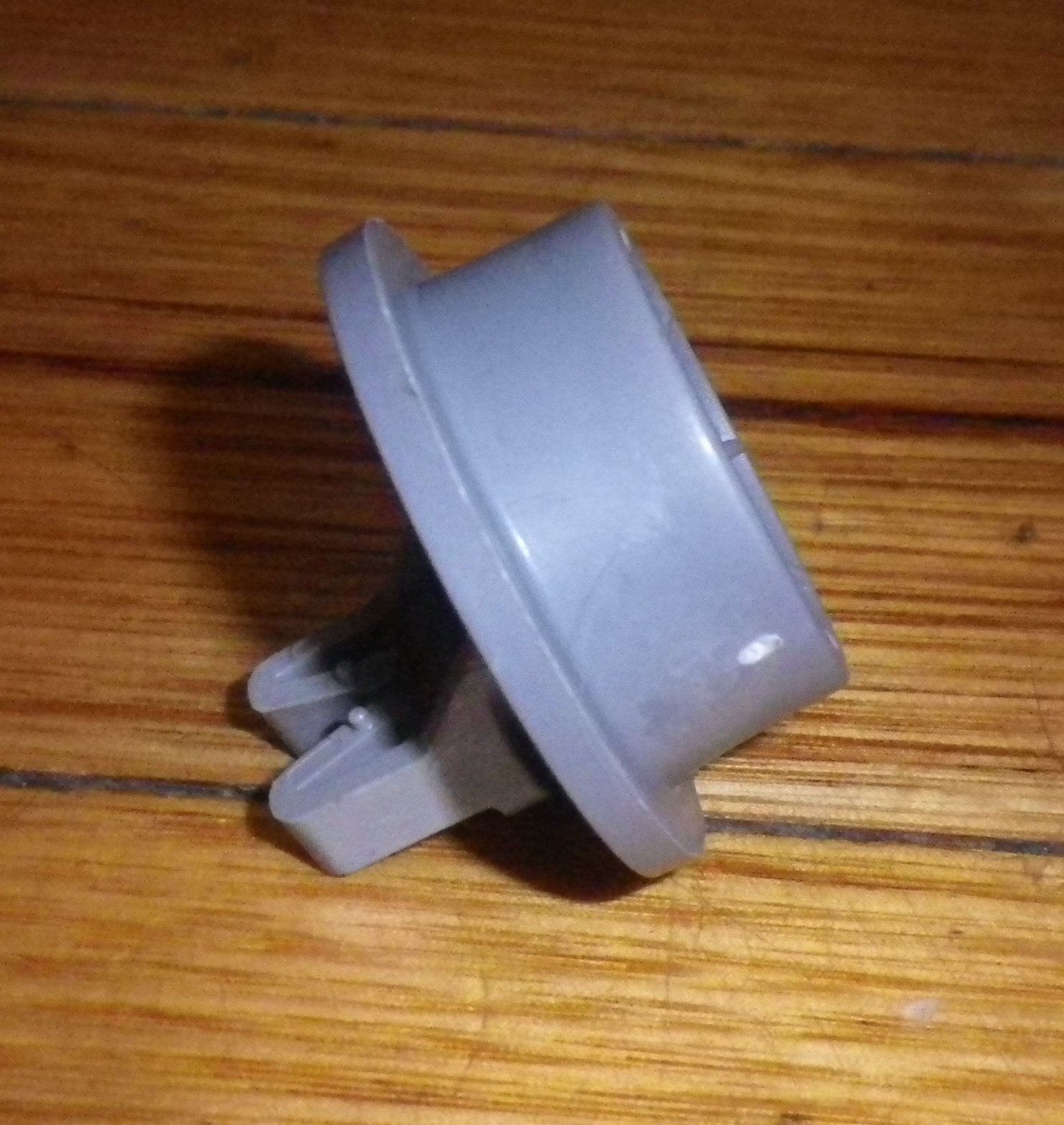 Westinghouse WSF66xx and WSF67xx Dishwasher Lower Basket Replacement Wheel - Part Number 4055761607