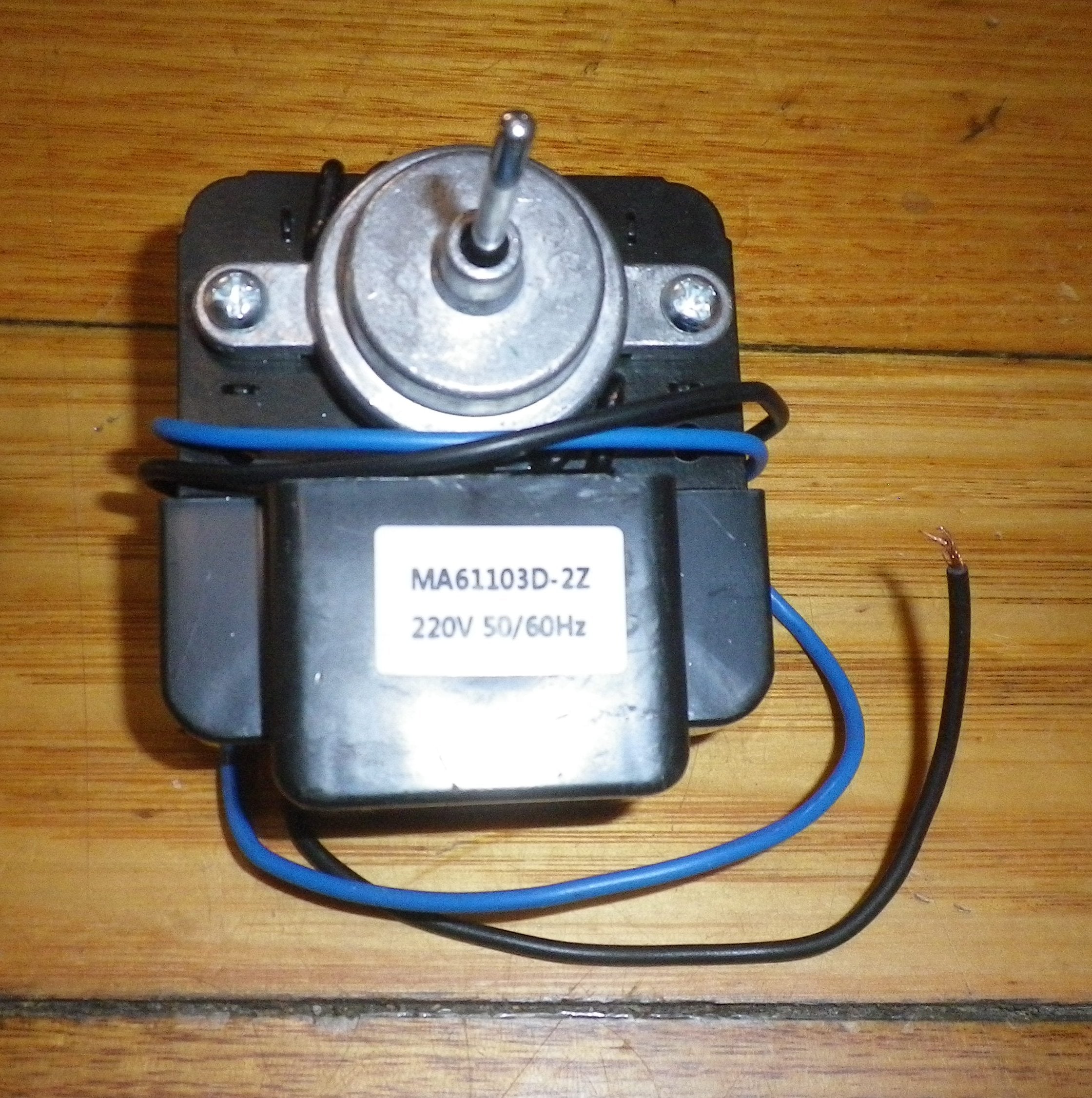 Small Universal Reversible Evaporator Fan Motor - Part # RF039ES for Frost - Free Fridges