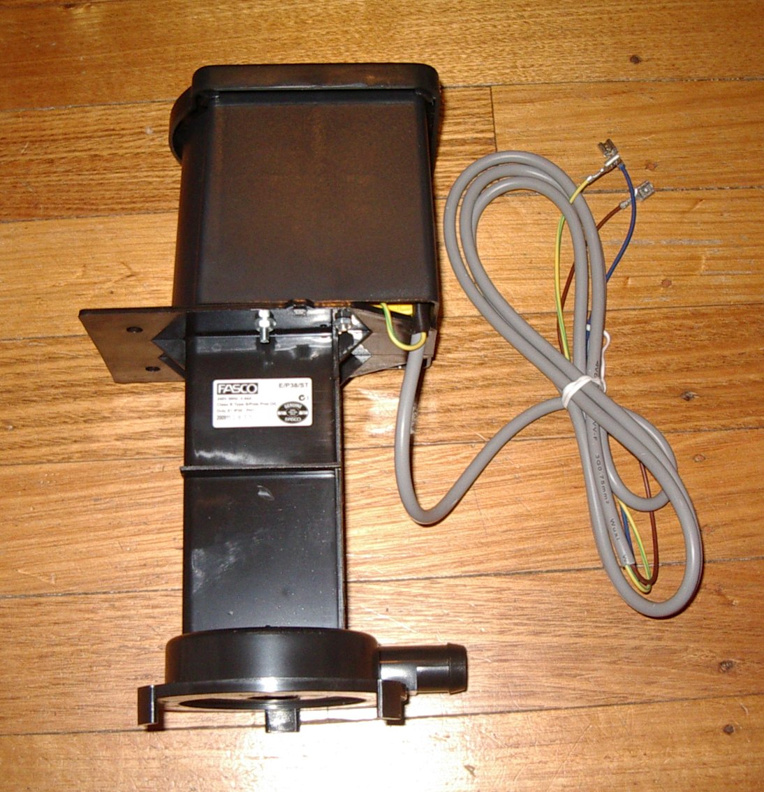 Fasco All-Purpose Evaporative Cooler Water Circulation Pump with a Flow Rate of 38 Litres per Minute - Part # E/P38ST